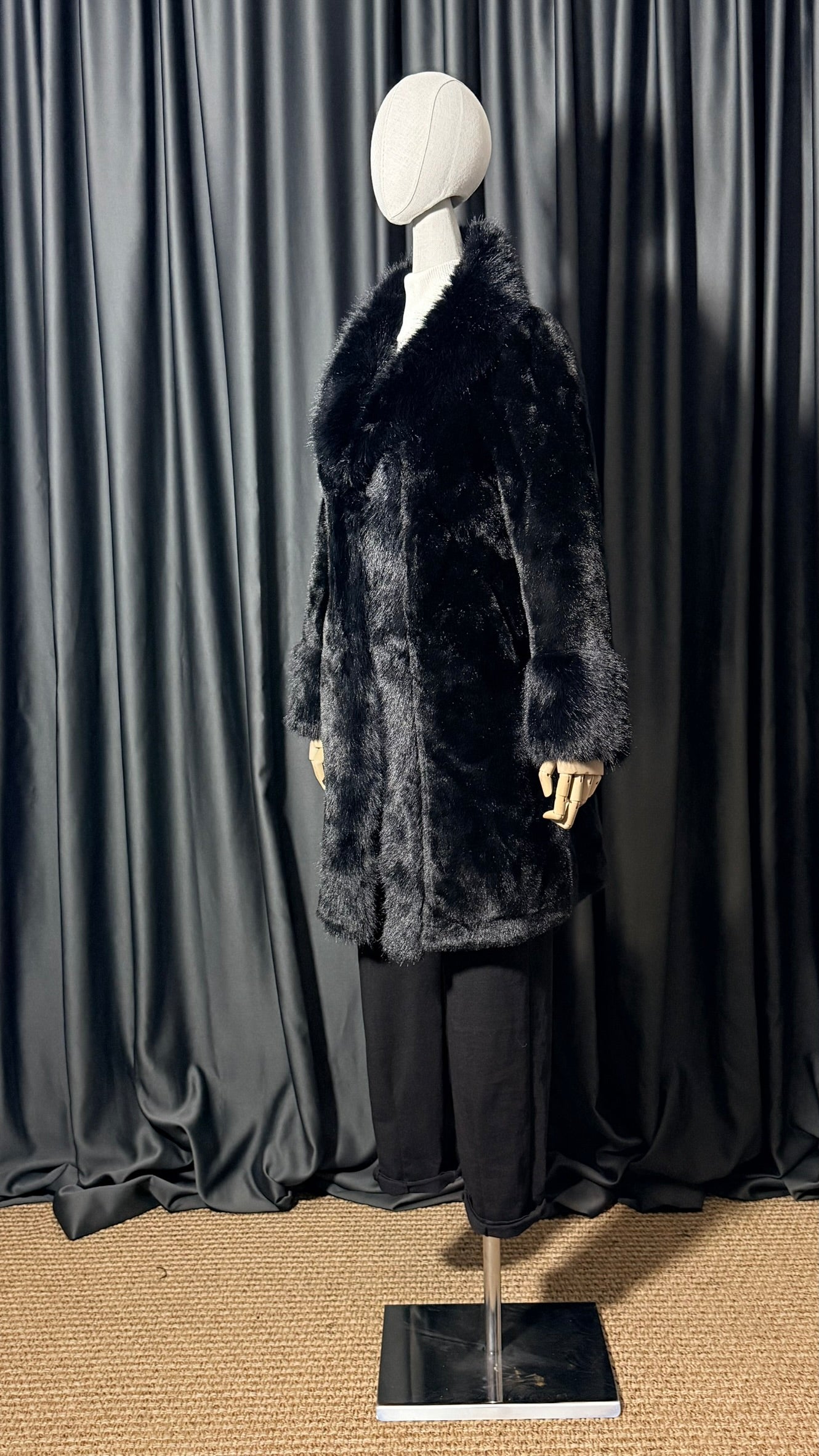 Siyah Uzun Kürk Kaban – Geniş Yaka