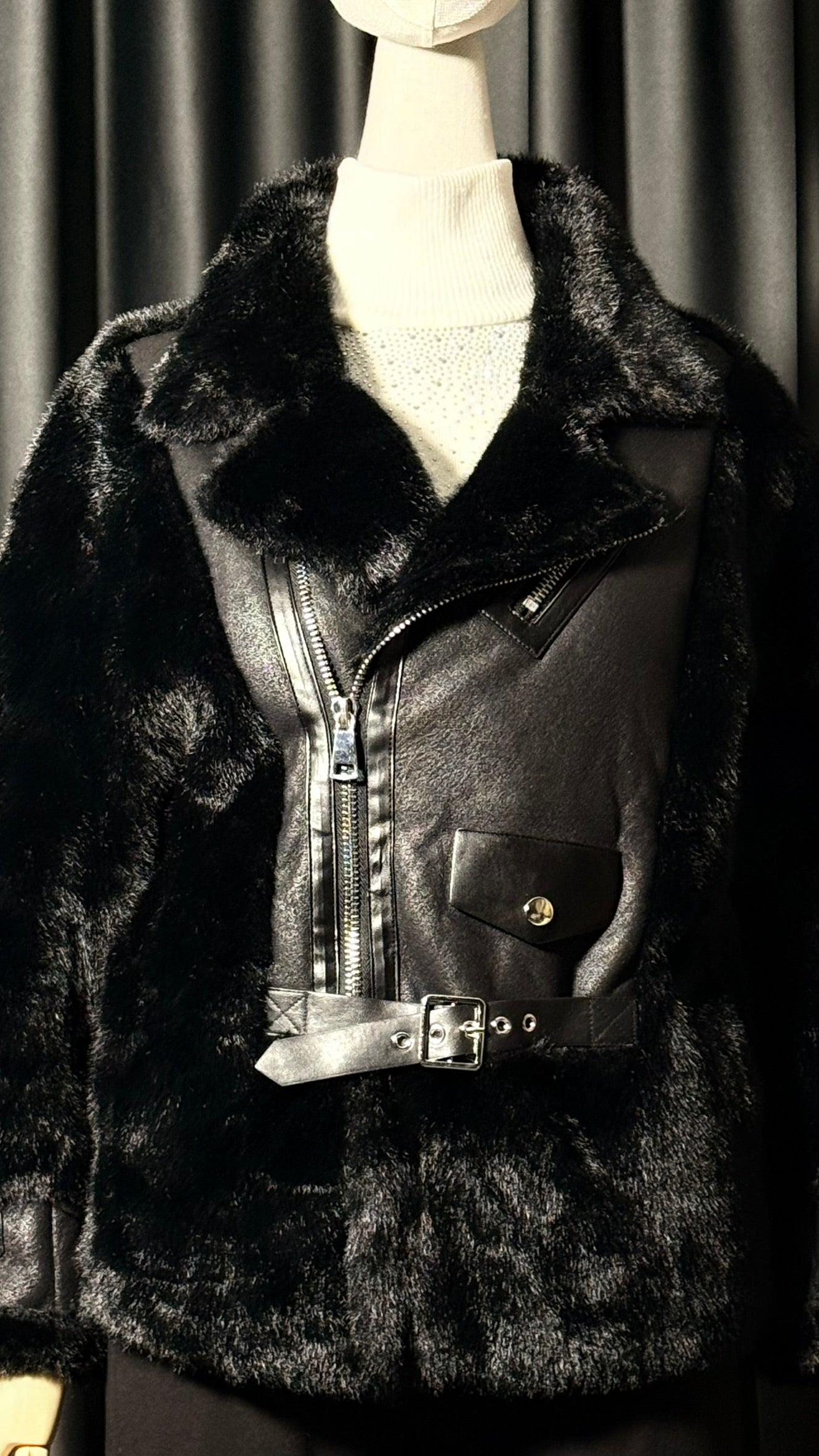 Deri Detaylı Siyah Kürk Ceket