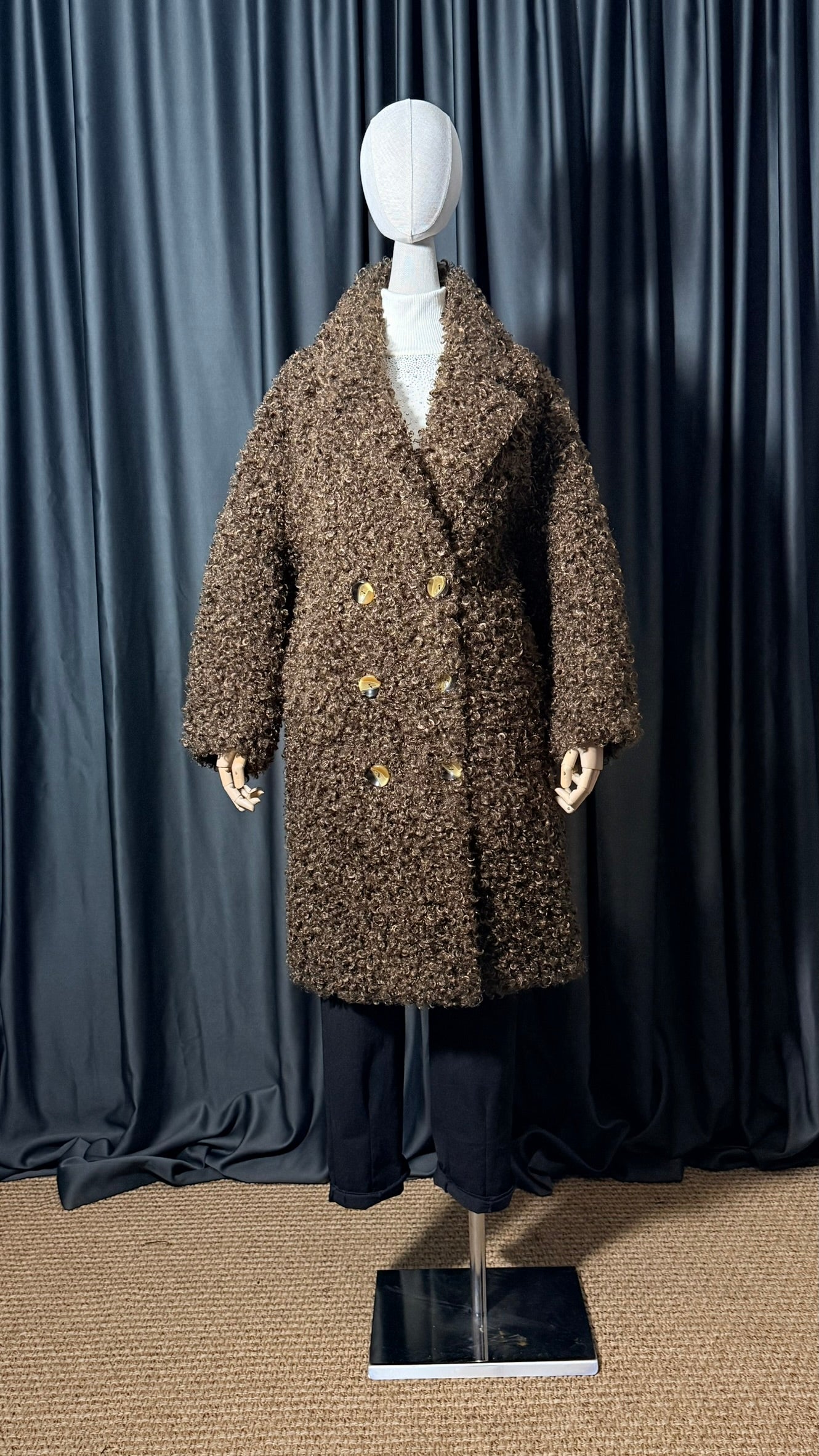 Kahverengi Buklet Dokulu Düğmeli Kaban