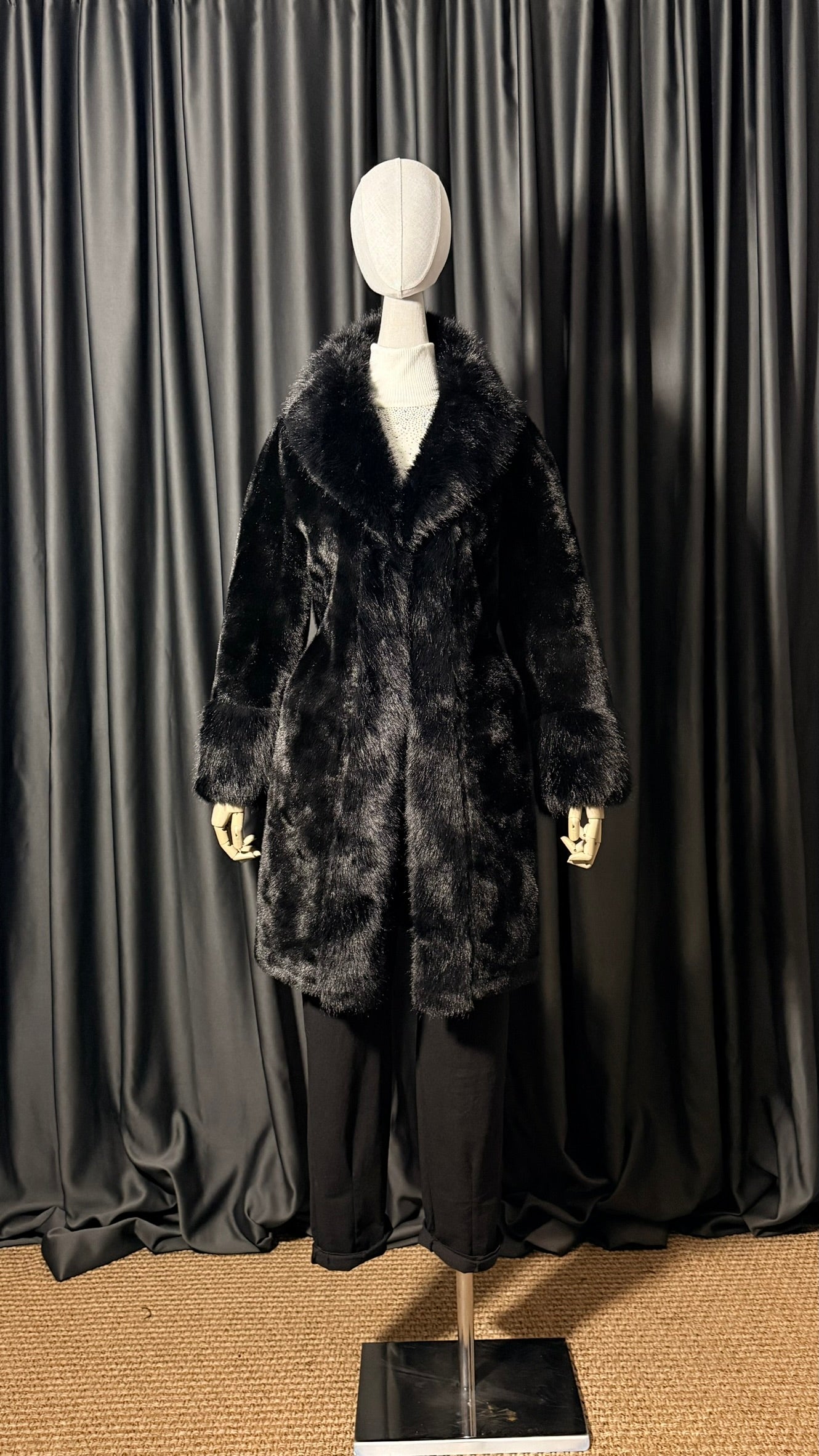 Siyah Uzun Kürk Kaban – Geniş Yaka