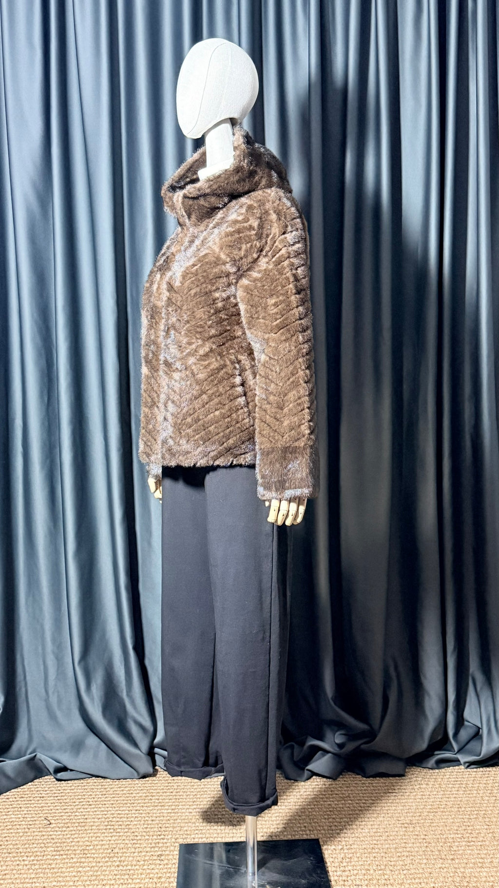 Kahverengi Kapüşonlu Kürk Mont