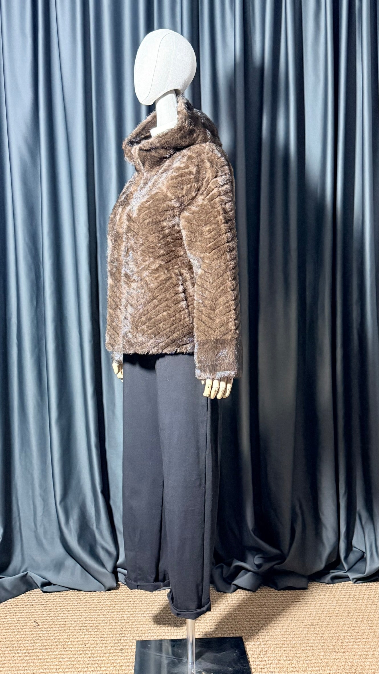 Kahverengi Kapüşonlu Kürk Mont