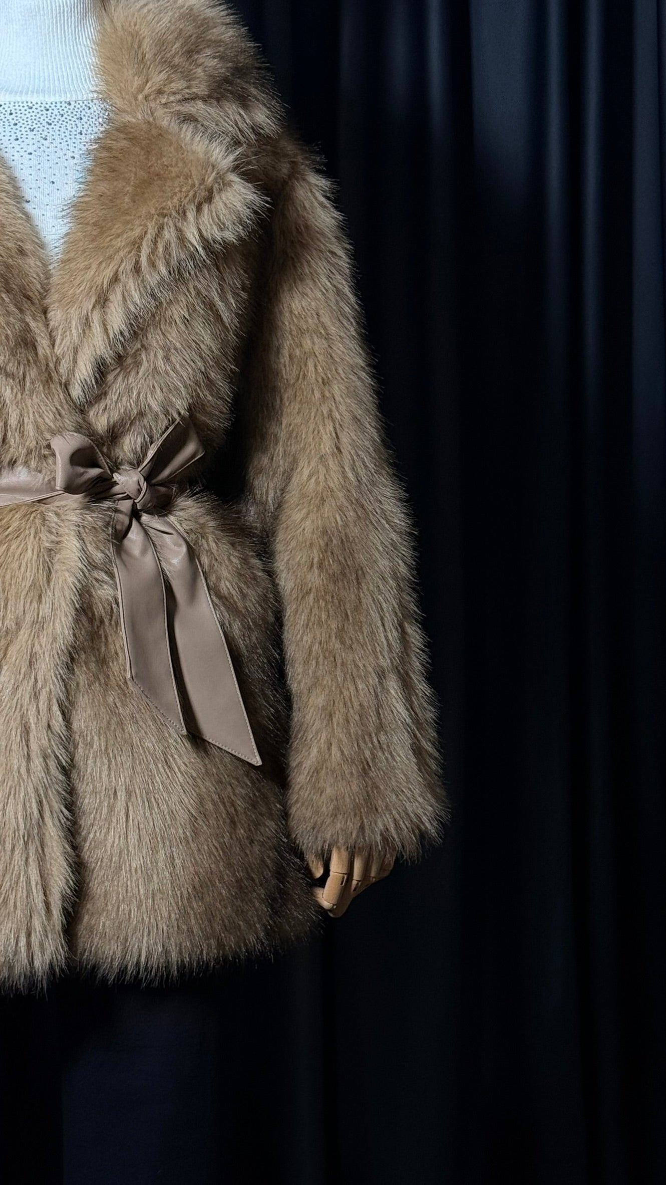 Karamel Kemerli Kürk Ceket – Geniş Yaka