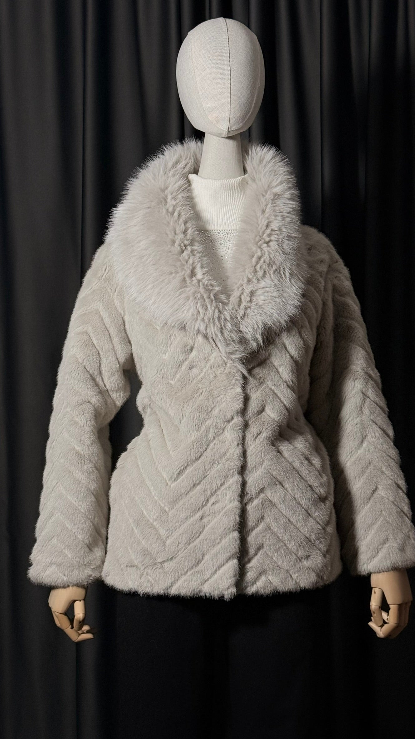 Krem Şerit Desenli Geniş Yaka Kürk Ceket