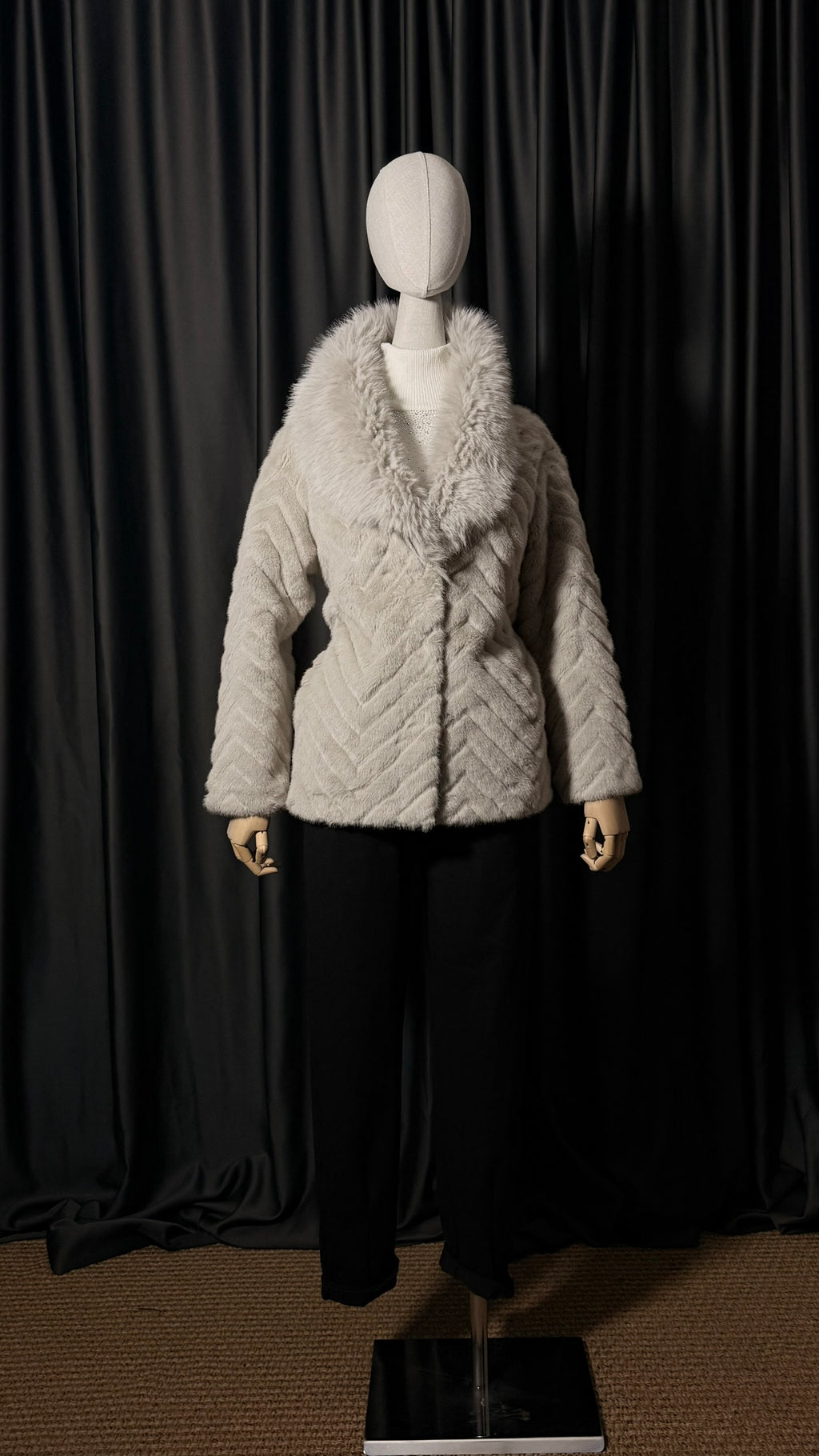 Krem Şerit Desenli Geniş Yaka Kürk Ceket