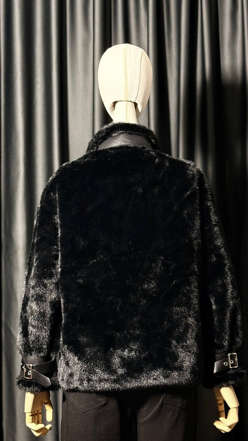 Deri Detaylı Siyah Kürk Ceket