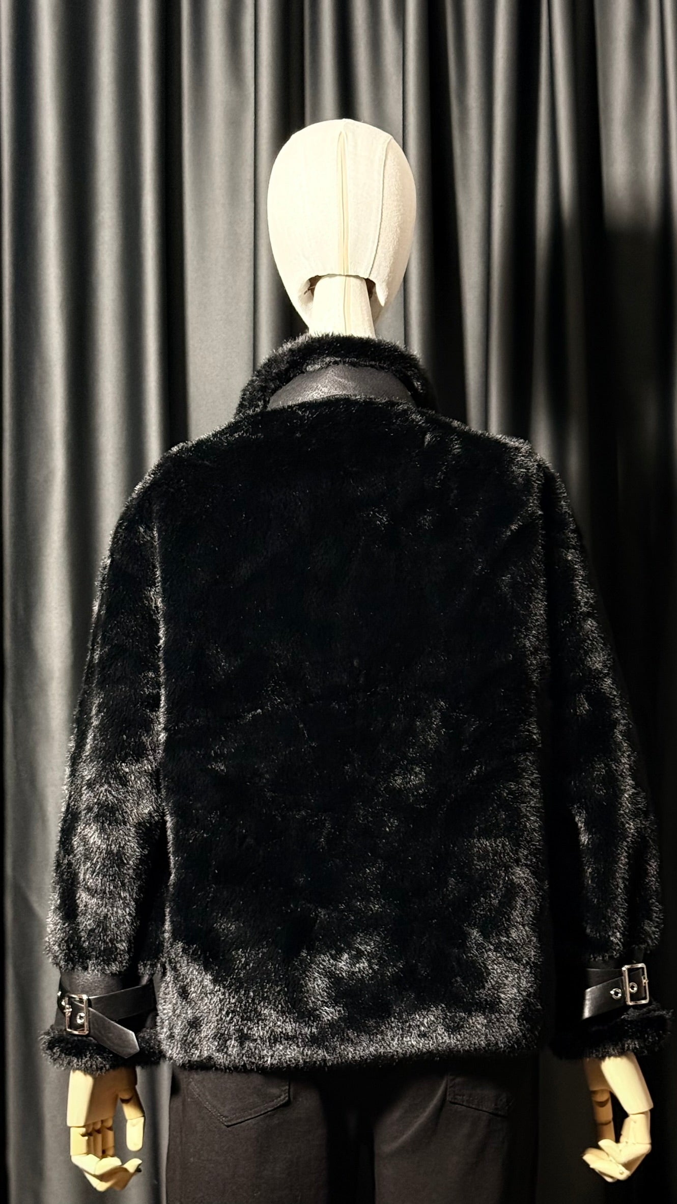 Deri Detaylı Siyah Kürk Ceket