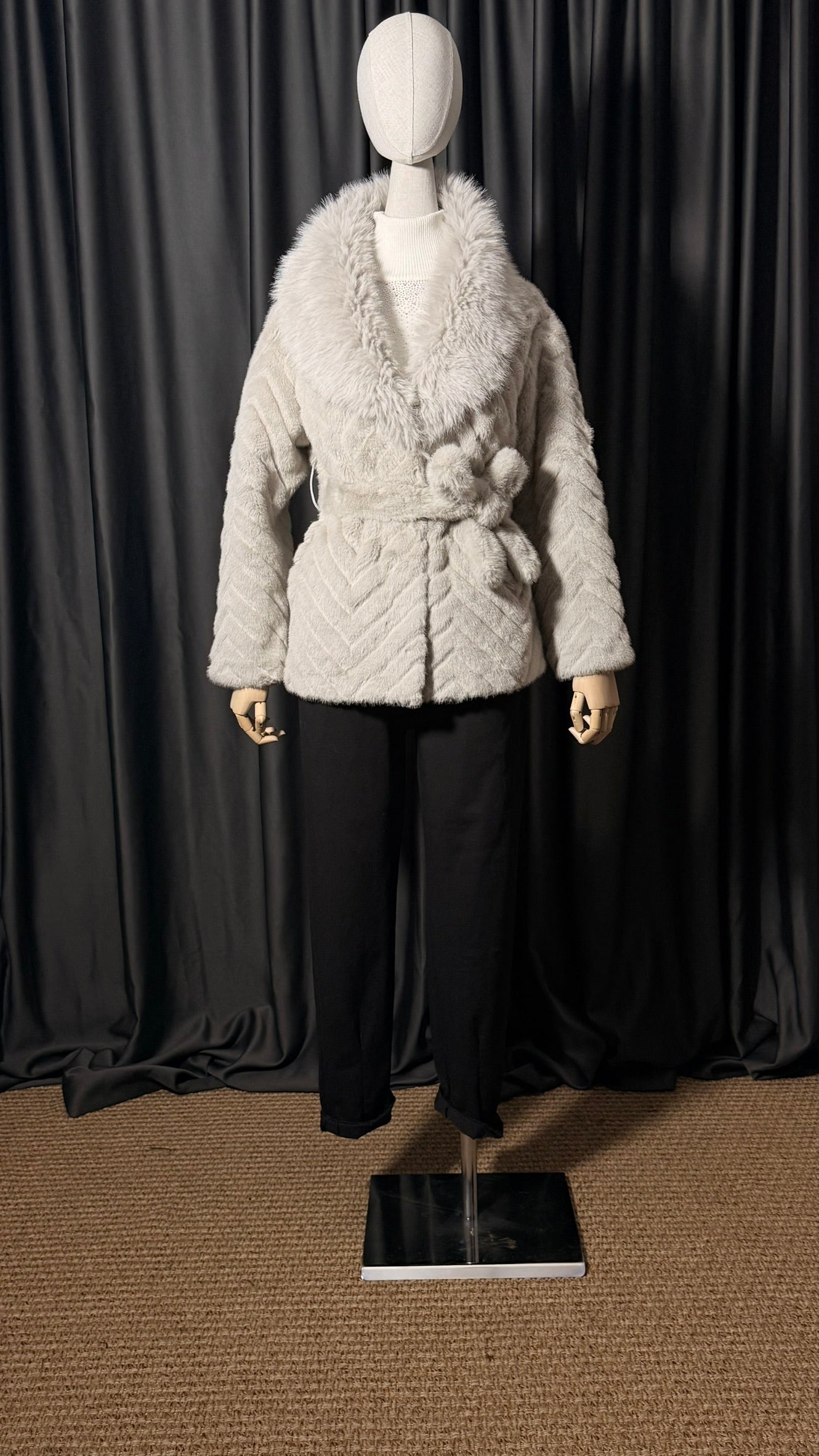 Krem Şerit Desenli Geniş Yaka Kürk Ceket