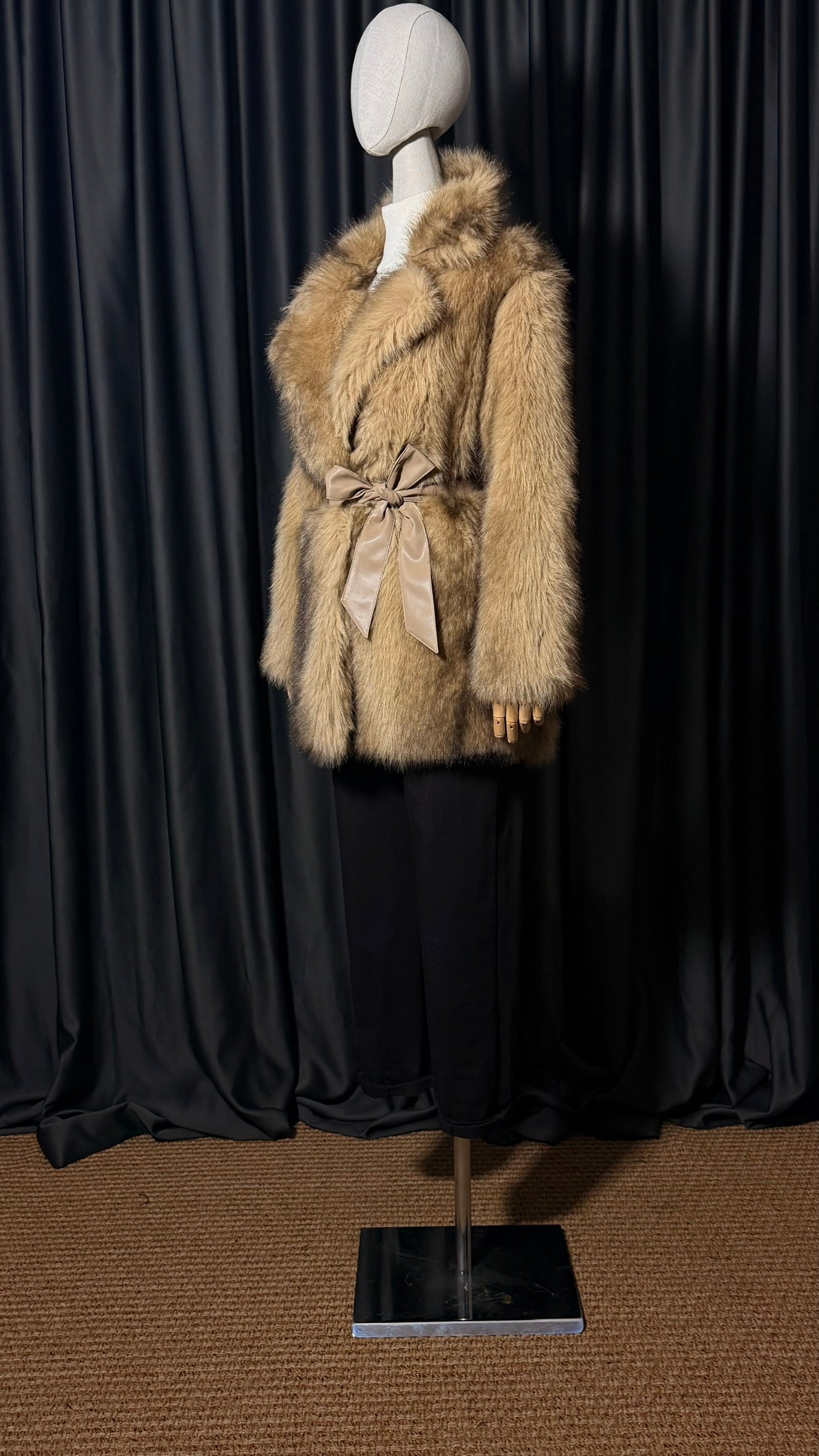 Karamel Kemerli Kürk Ceket – Geniş Yaka