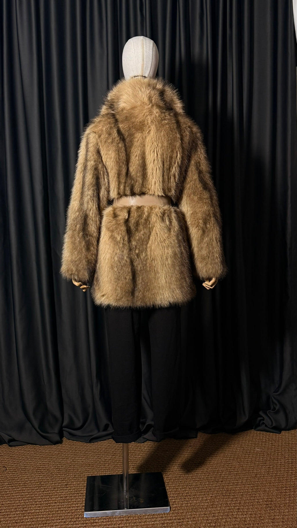 Karamel Kemerli Kürk Ceket – Geniş Yaka