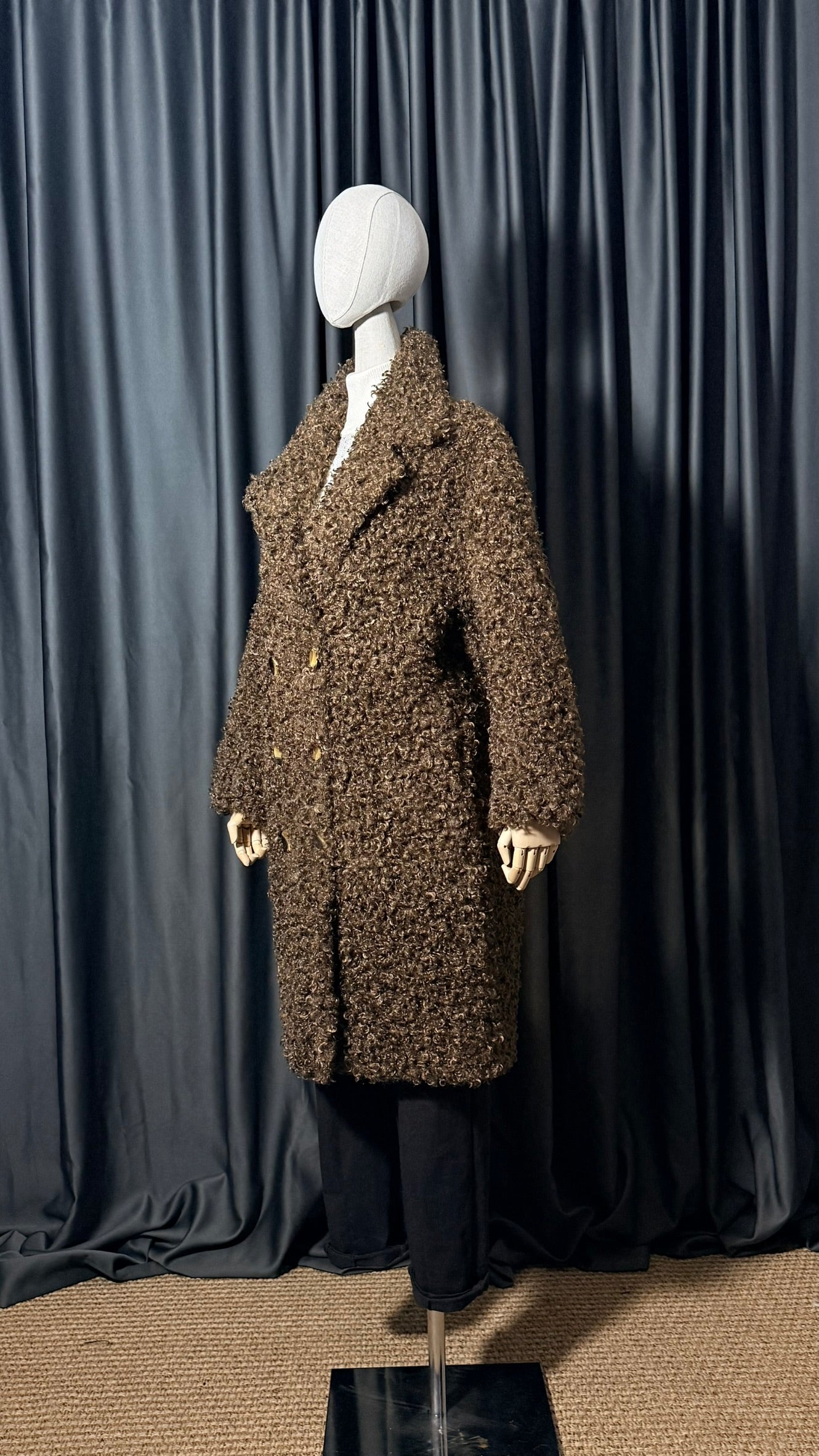 Kahverengi Buklet Dokulu Düğmeli Kaban