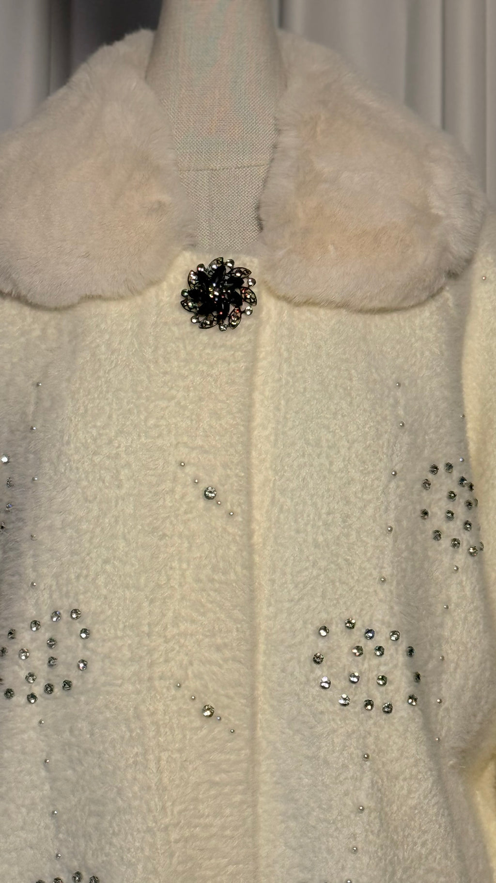 Krem Taş Detaylı Kürk Yakalı Angora Panço