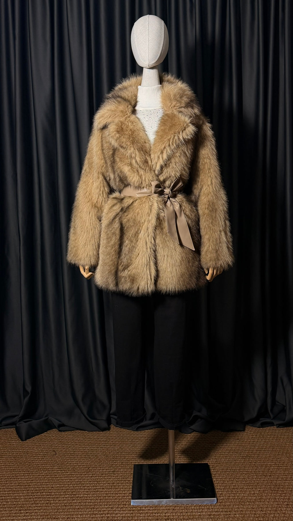 Karamel Kemerli Kürk Ceket – Geniş Yaka