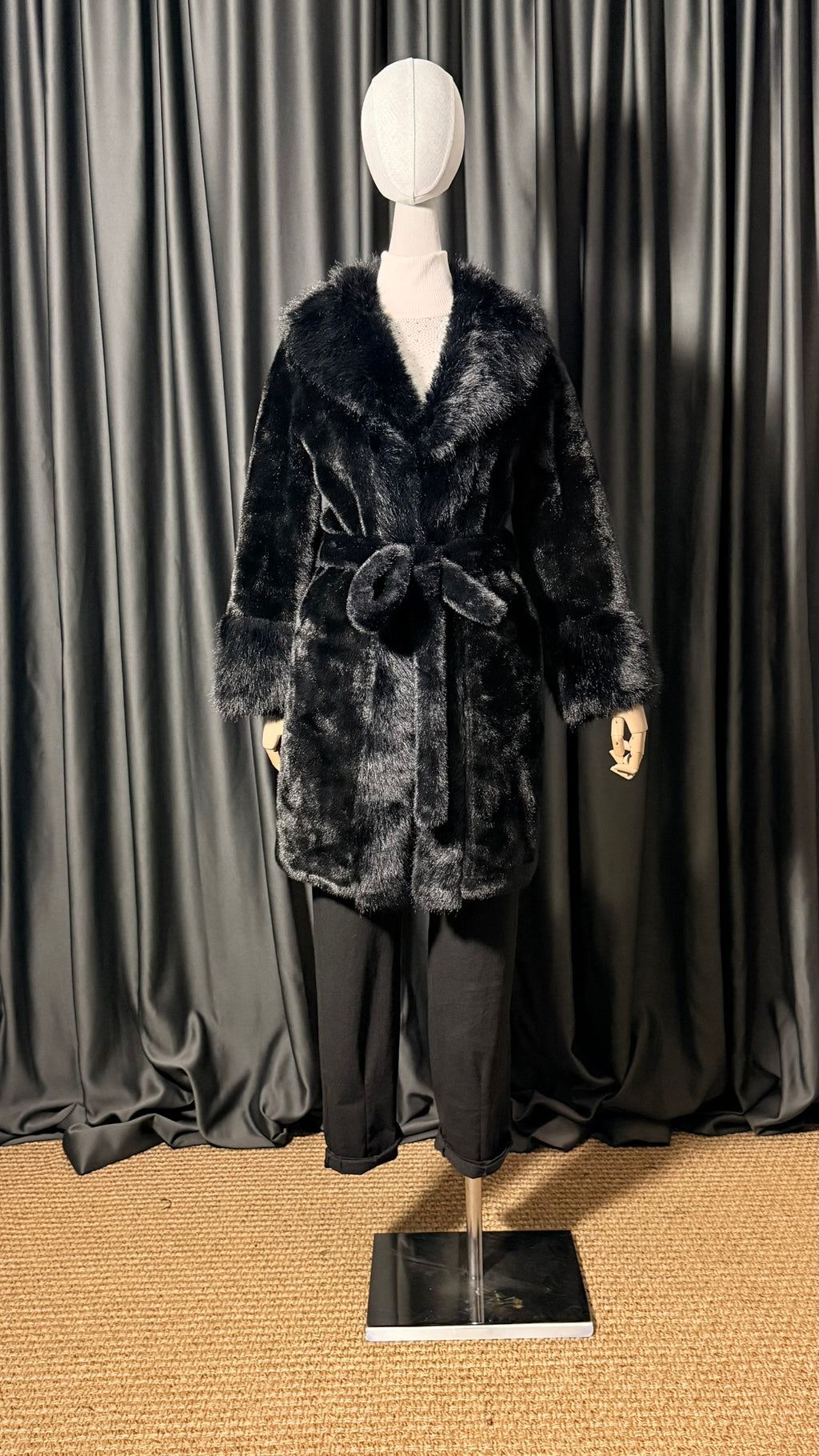 Siyah Uzun Kürk Kaban – Geniş Yaka