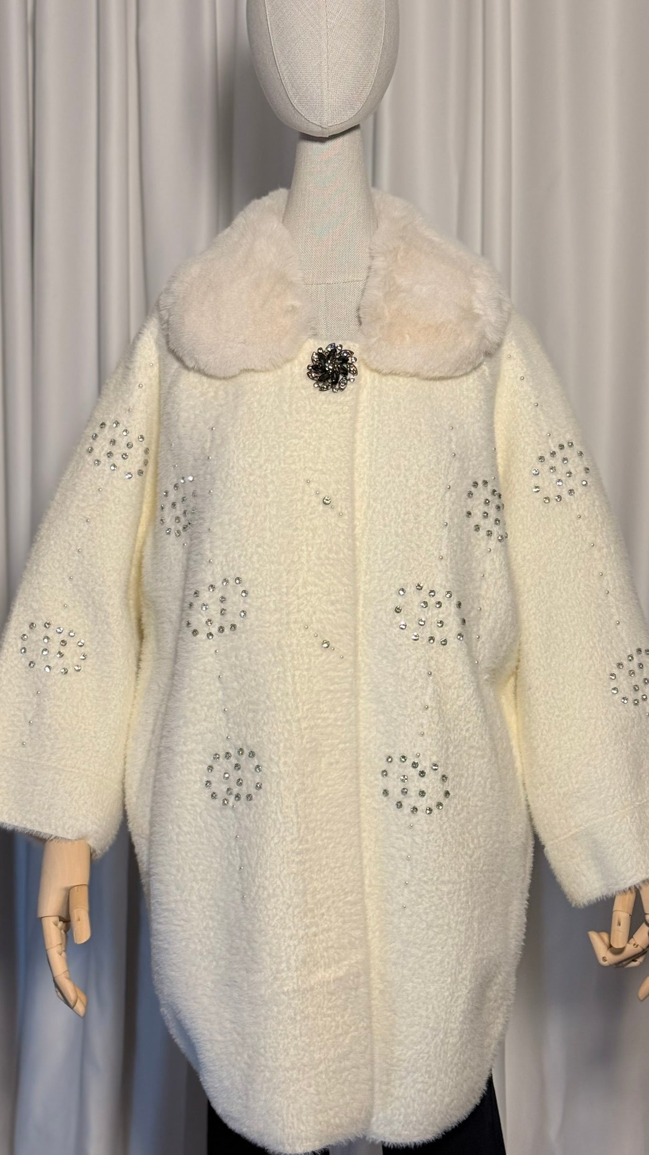 Krem Taş Detaylı Kürk Yakalı Angora Panço