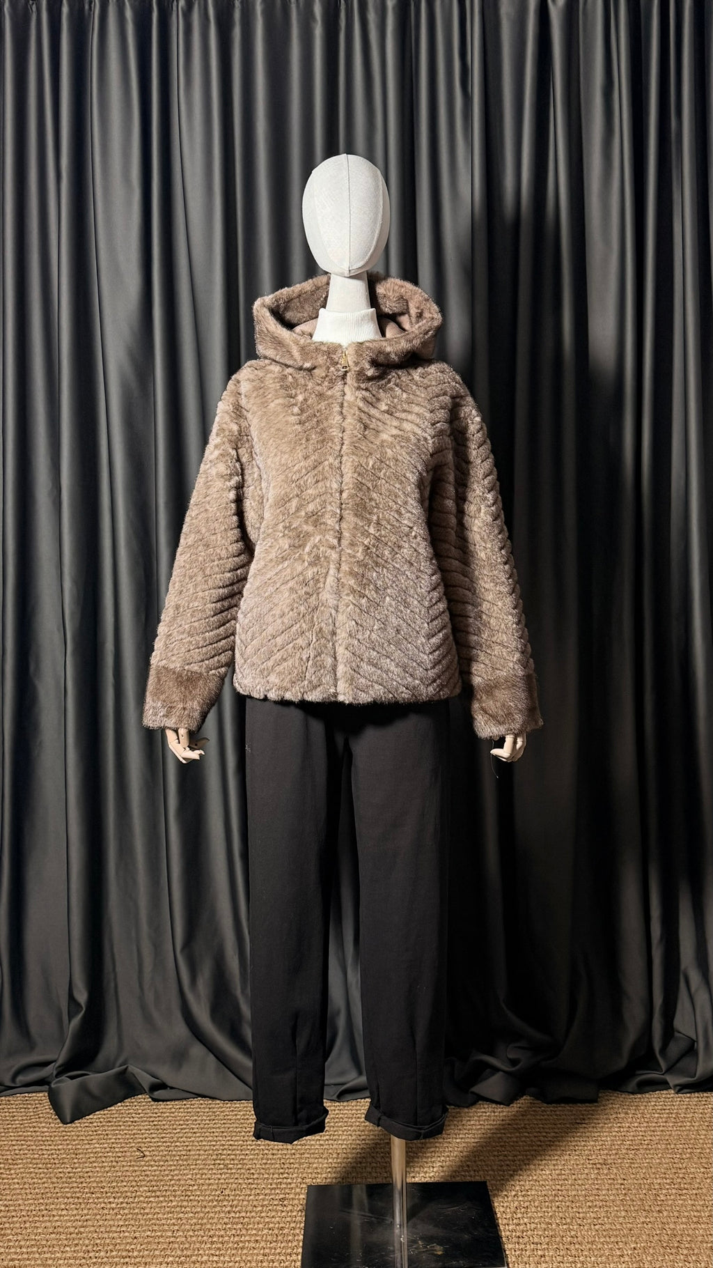 Bej Kapüşonlu Kürk Mont