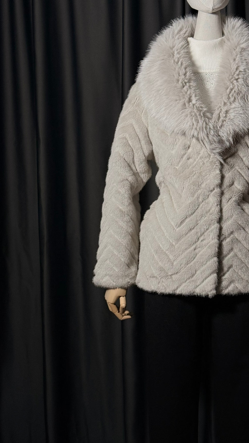 Krem Şerit Desenli Geniş Yaka Kürk Ceket