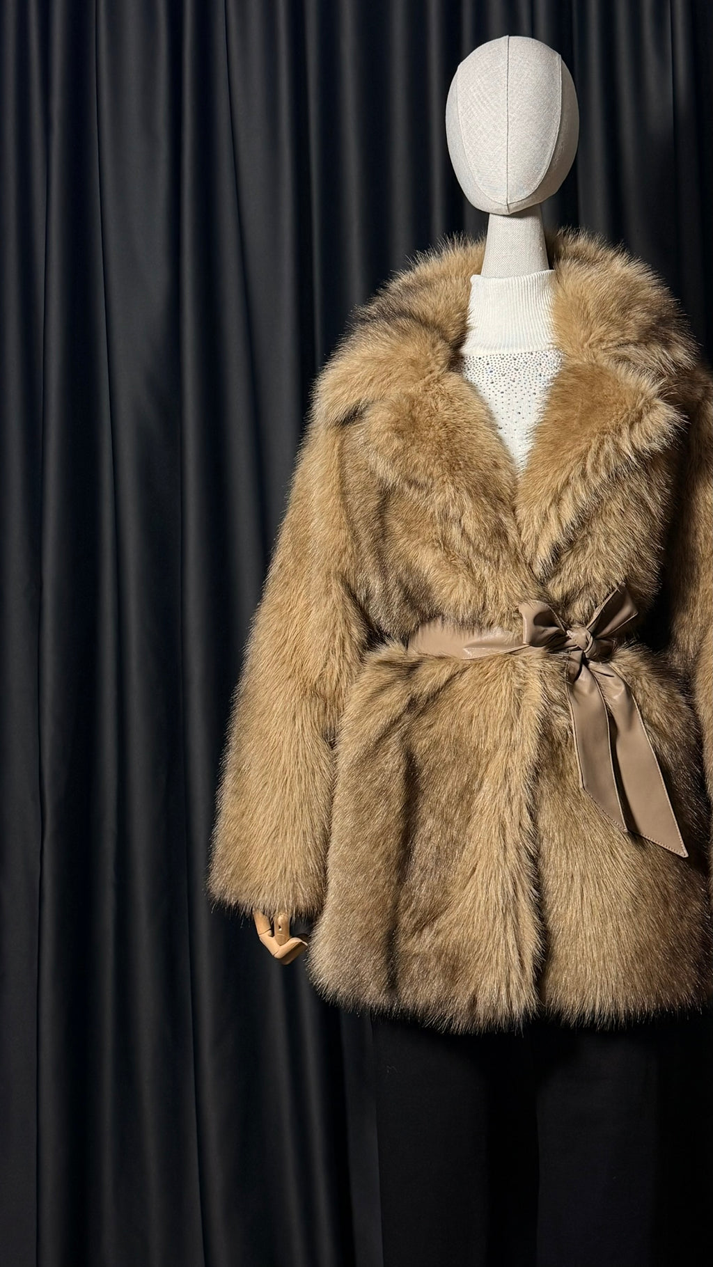 Karamel Kemerli Kürk Ceket – Geniş Yaka