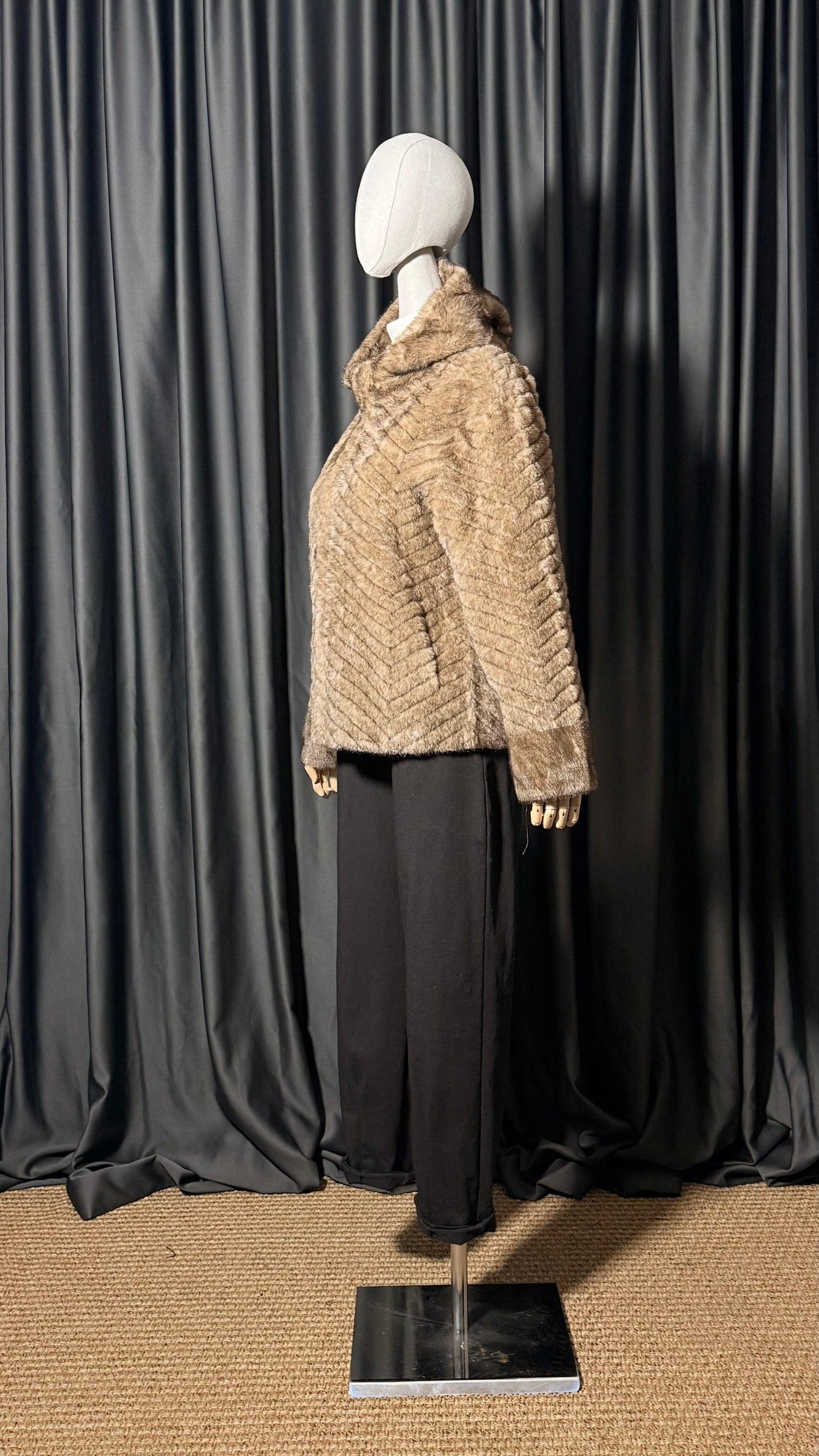 Bej Kapüşonlu Kürk Mont