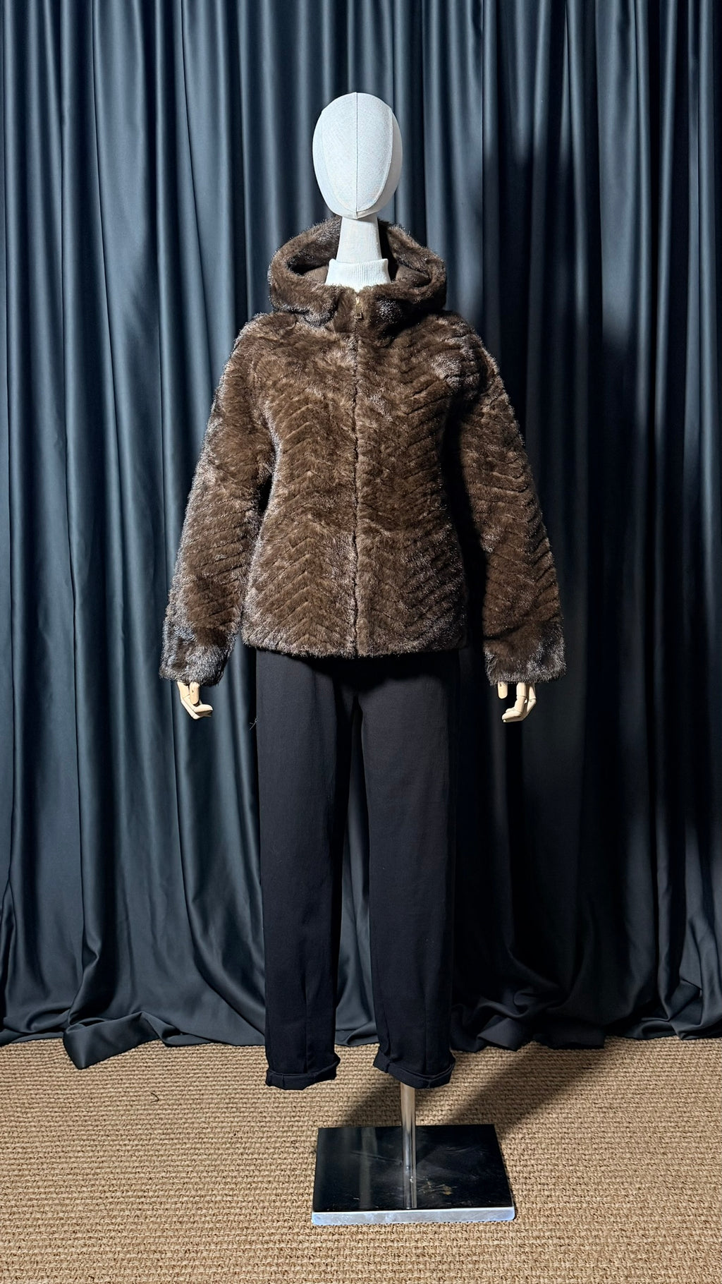 Kahverengi Kapüşonlu Kürk Mont