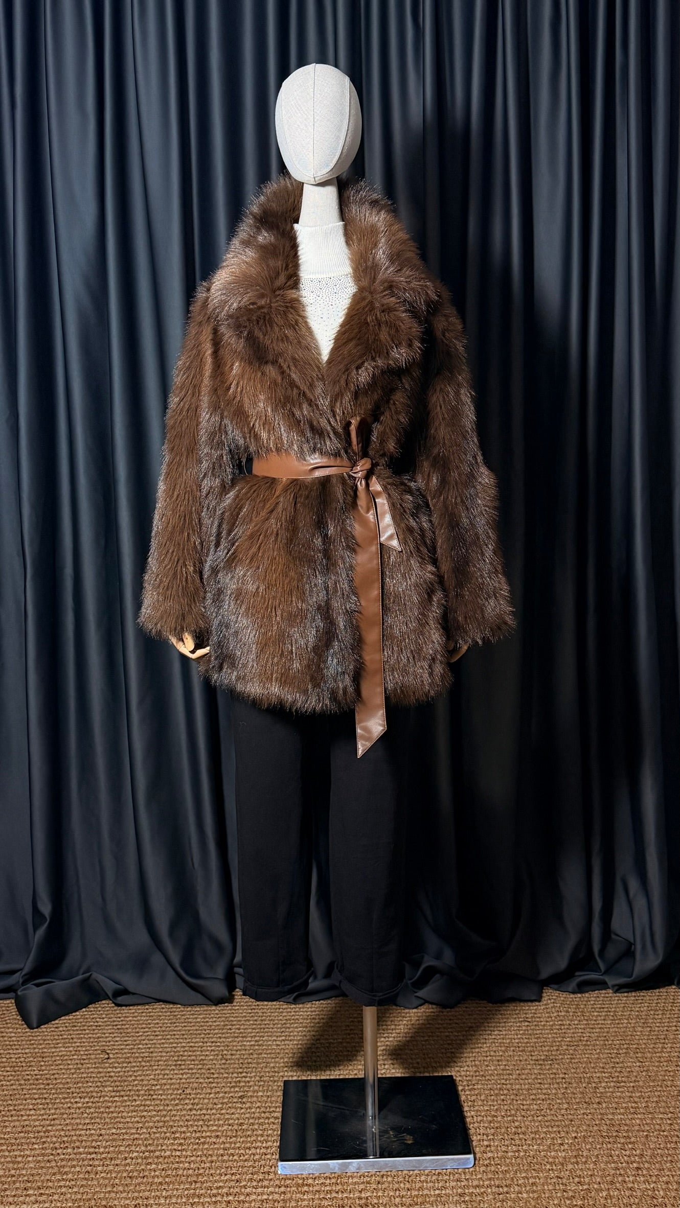 Koyu Kahverengi Kemerli Kürk Ceket – V Yaka