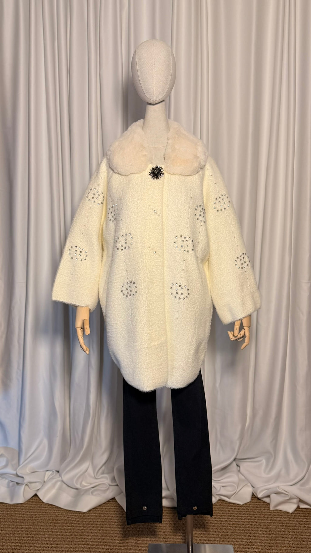 Krem Taş Detaylı Kürk Yakalı Angora Panço