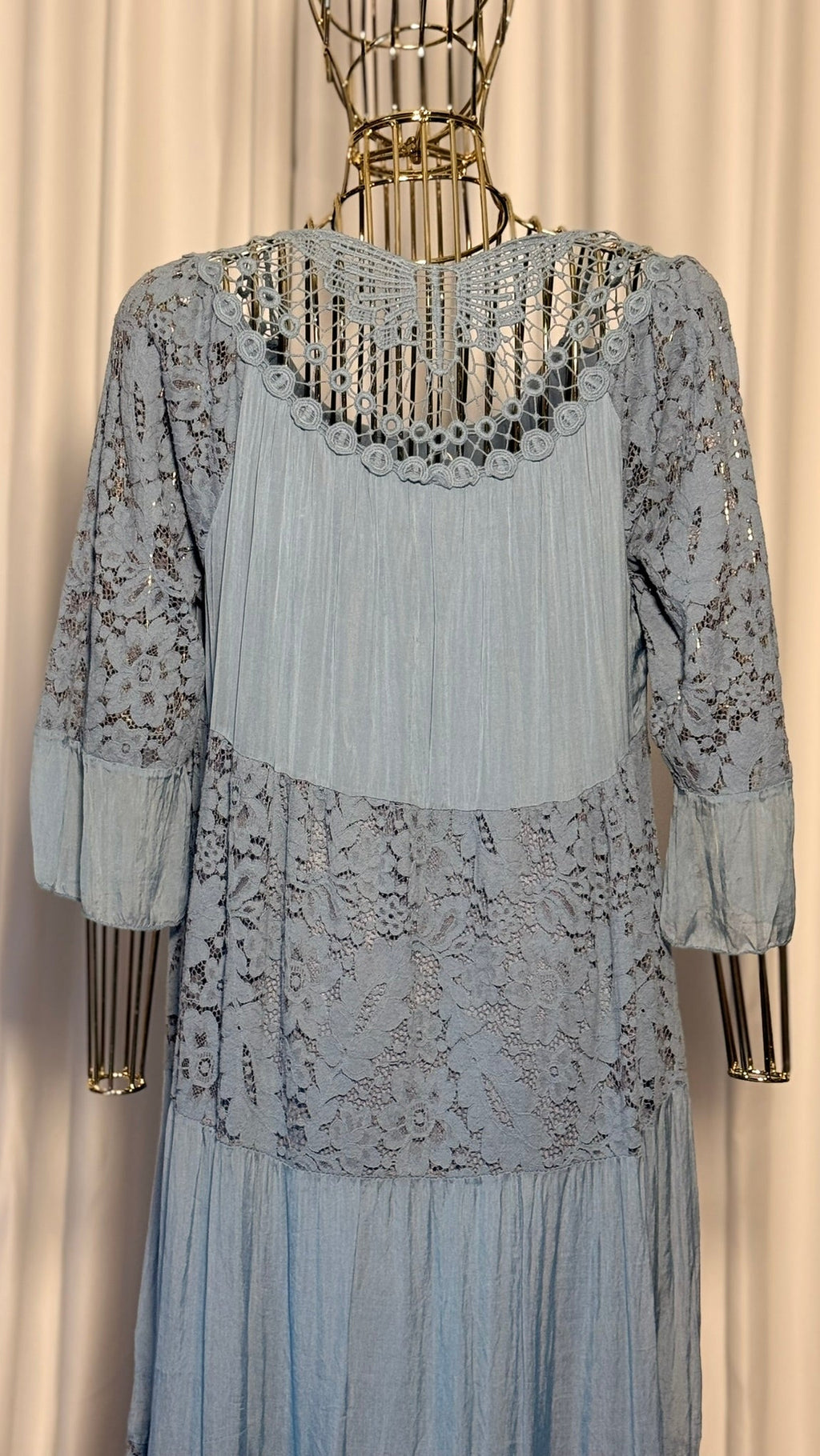 İndigo [Pastel Mavi] Dantelli Bohem Elbise – Yarım Kollu, Katlı Uzun Tasarım