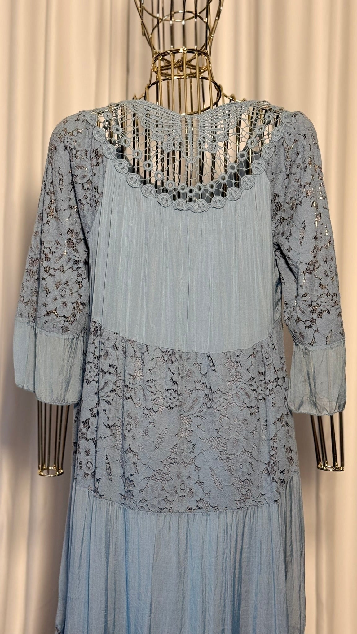 İndigo [Pastel Mavi] Dantelli Bohem Elbise – Yarım Kollu, Katlı Uzun Tasarım