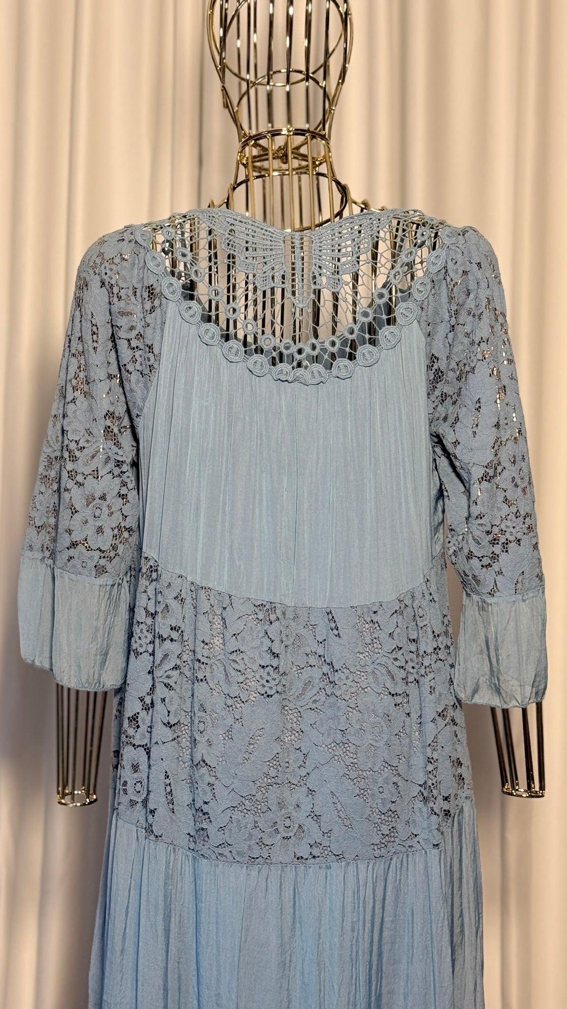 İndigo [Pastel Mavi] Dantelli Bohem Elbise – Yarım Kollu, Katlı Uzun Tasarım