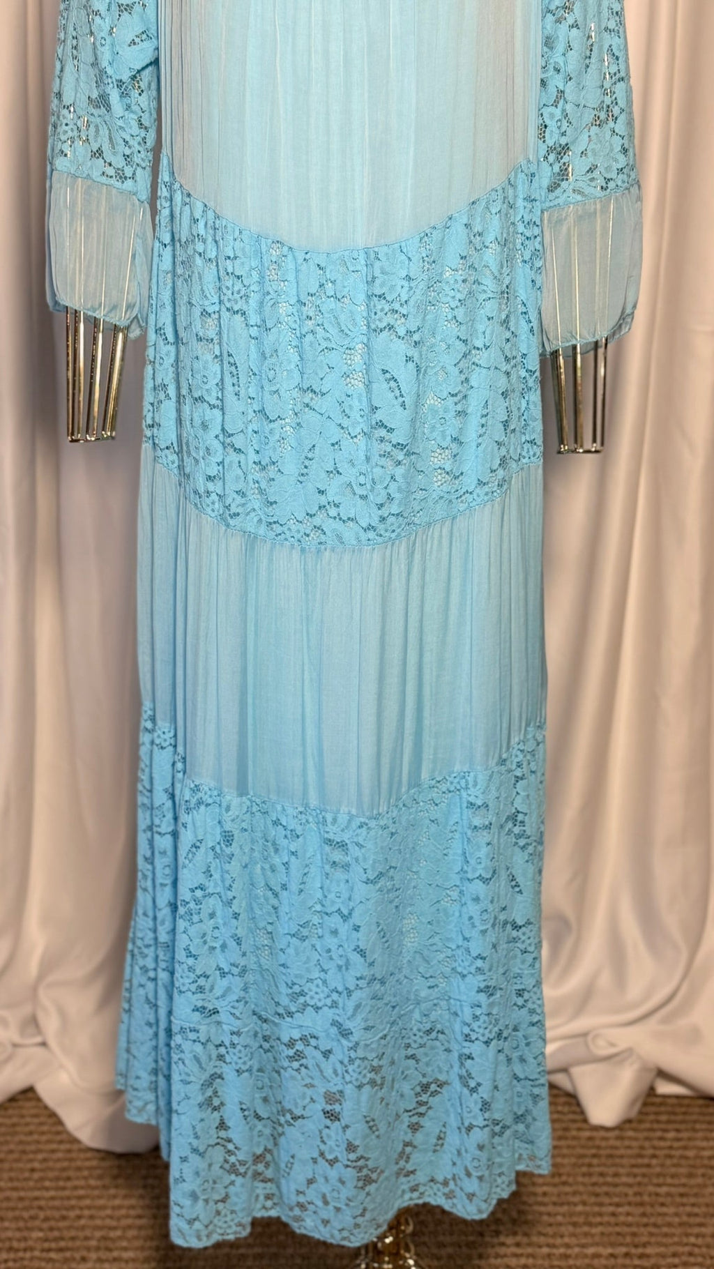 Mavi Dantelli Bohem Elbise – Yarım Kollu, Katlı Uzun Tasarım