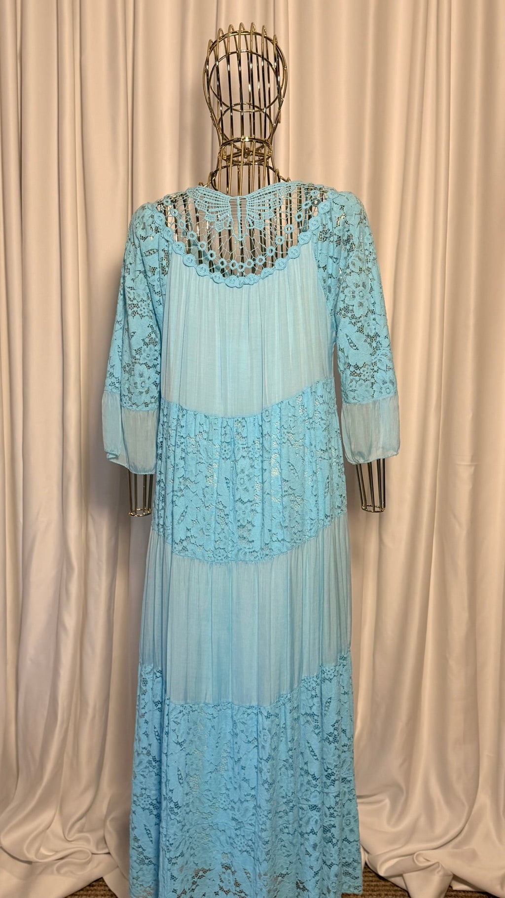 Mavi Dantelli Bohem Elbise – Yarım Kollu, Katlı Uzun Tasarım