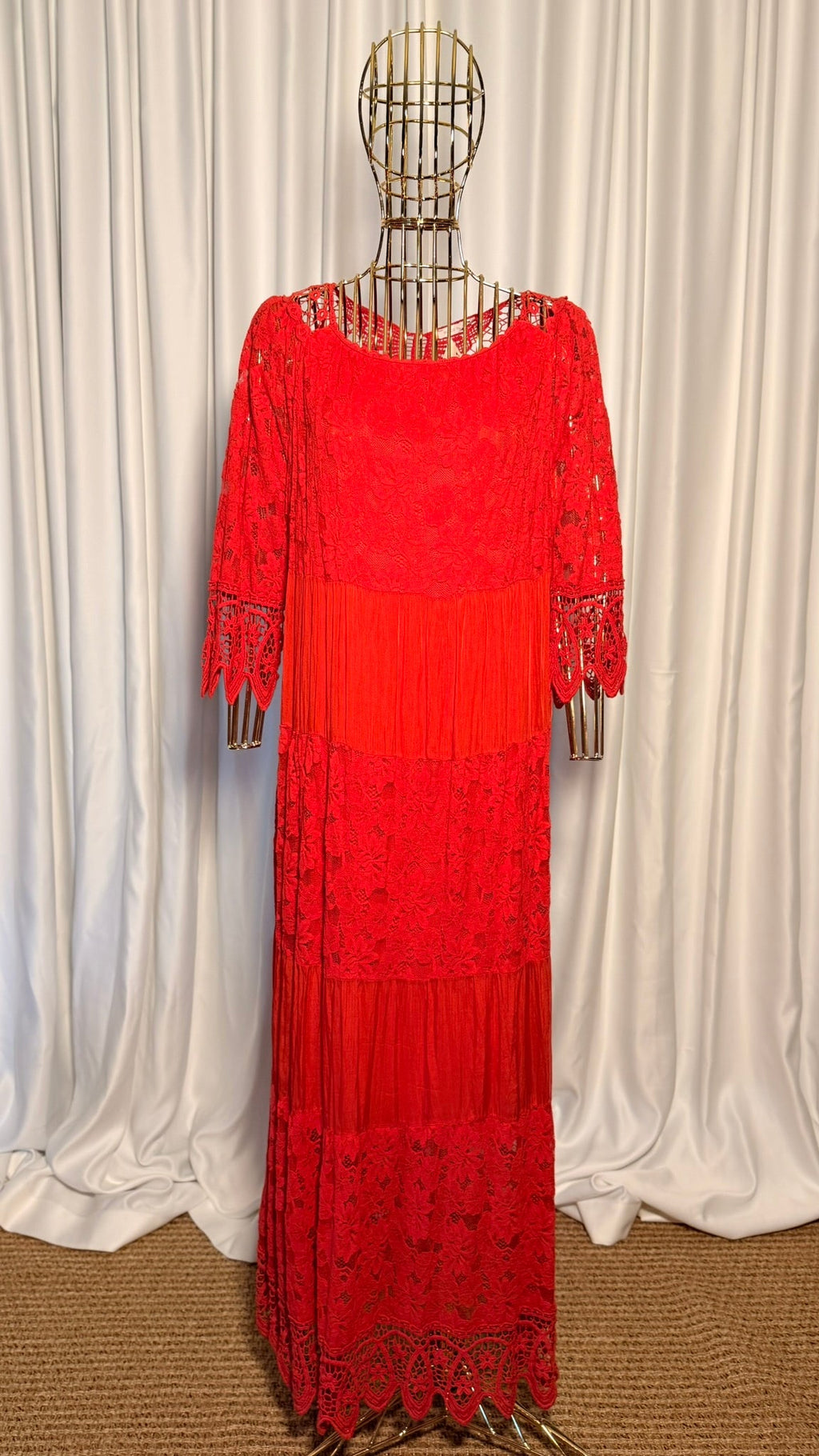 YARIM KOLLU KATLI TASARIM KIRMIZI DANTELLİ BOHEM ELBİSE