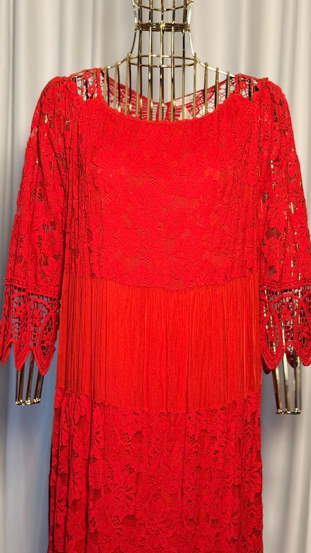 YARIM KOLLU KATLI TASARIM KIRMIZI DANTELLİ BOHEM ELBİSE