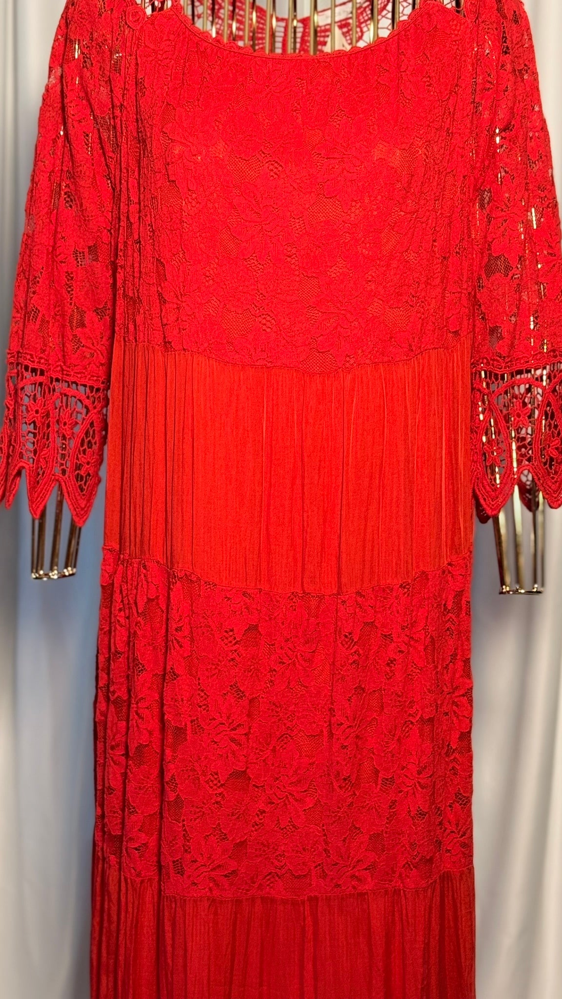 YARIM KOLLU KATLI TASARIM KIRMIZI DANTELLİ BOHEM ELBİSE