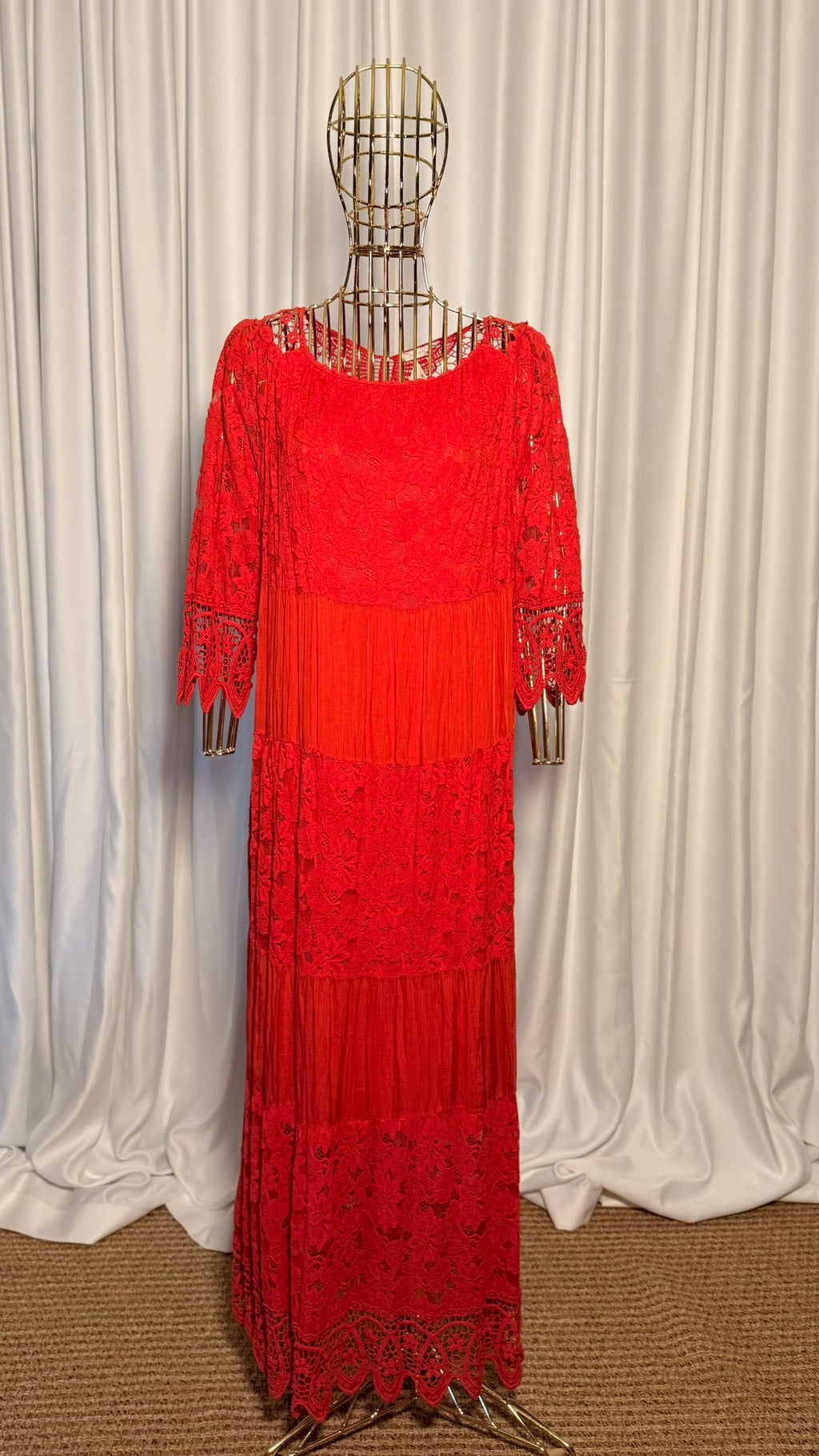 YARIM KOLLU KATLI TASARIM KIRMIZI DANTELLİ BOHEM ELBİSE