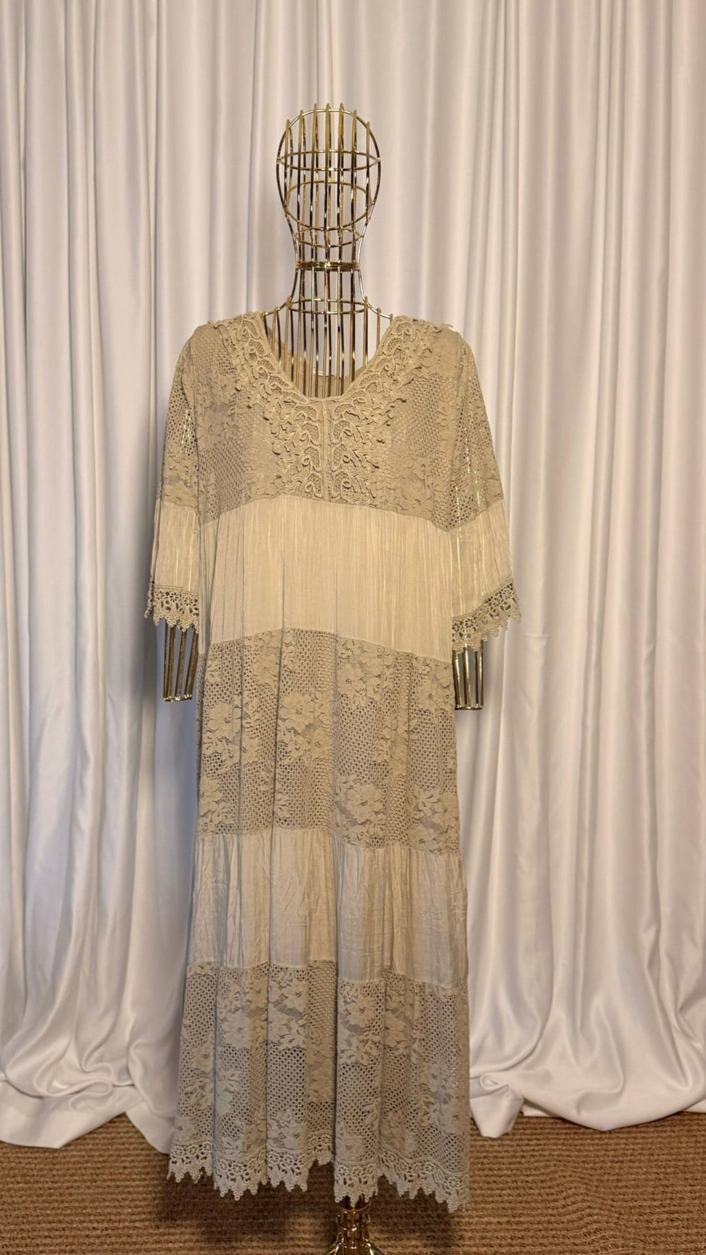 KREM RENGİ UZUN İTALYAN İPEĞİ GÜPÜRLÜ ELBİSE