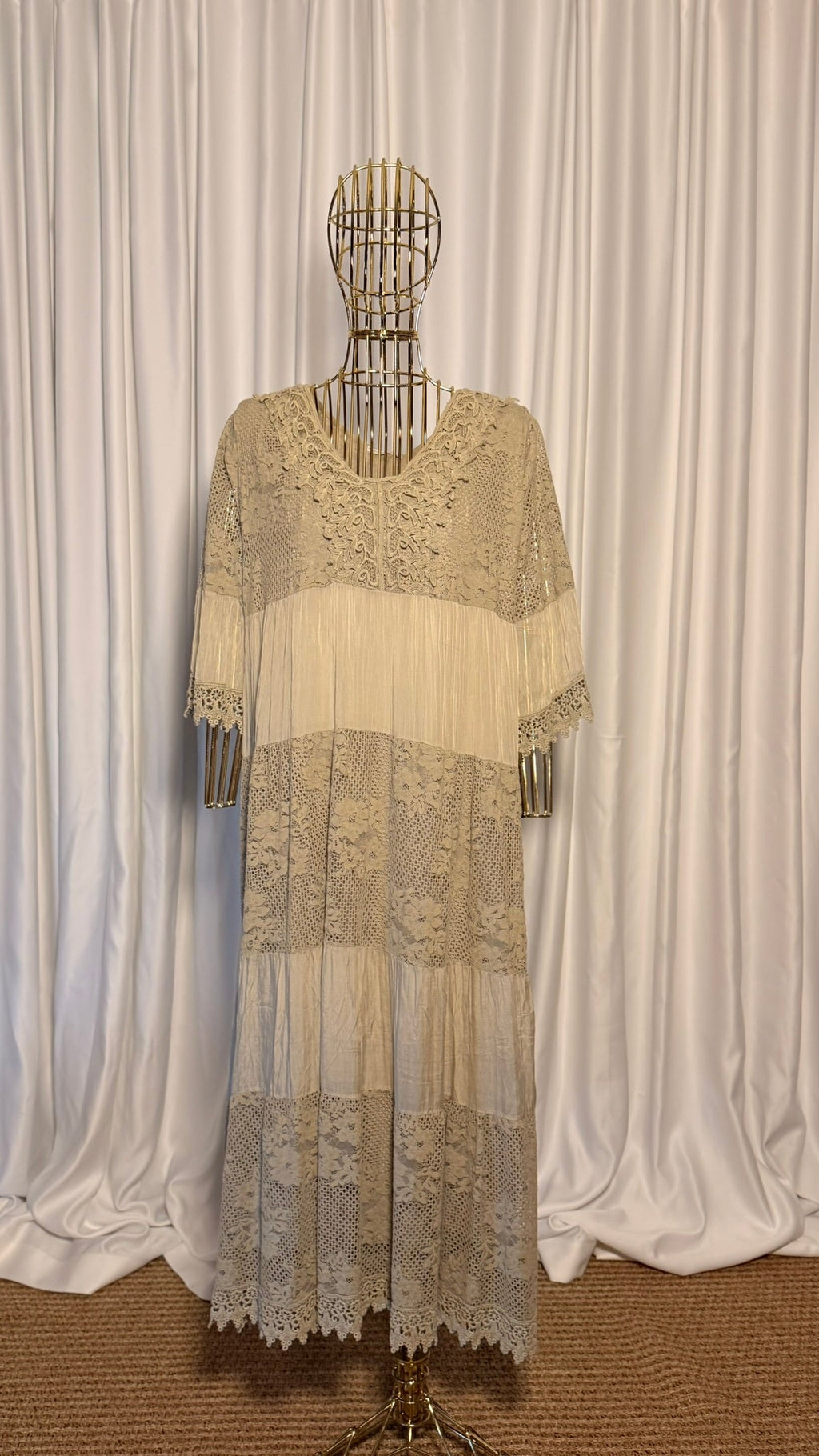 KREM RENGİ UZUN İTALYAN İPEĞİ GÜPÜRLÜ ELBİSE