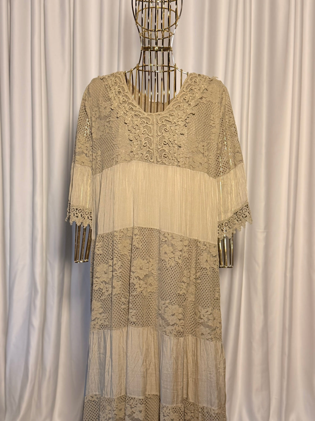 KREM RENGİ UZUN İTALYAN İPEĞİ GÜPÜRLÜ ELBİSE