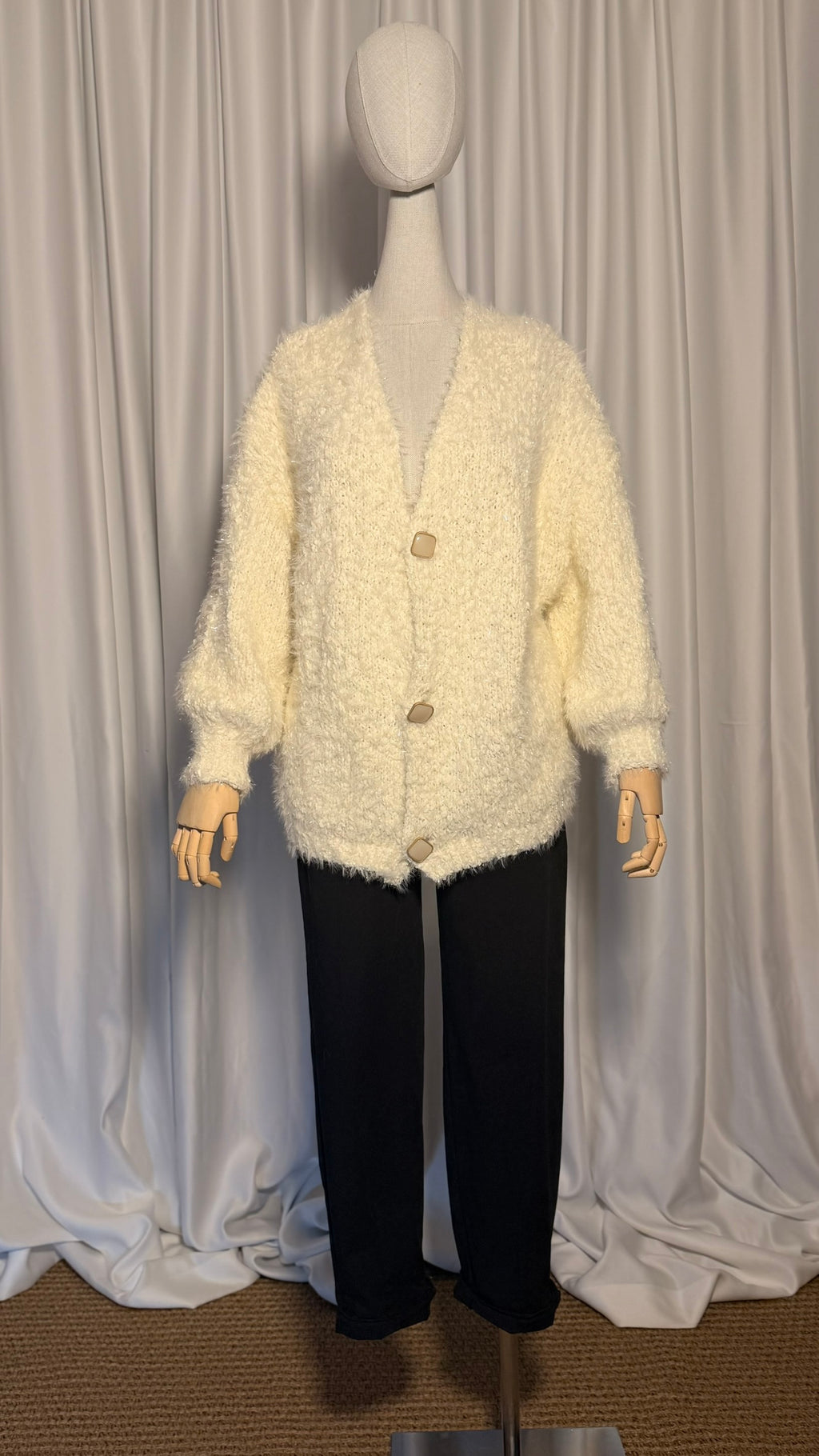 Krem Tüylü Oversize Hırka