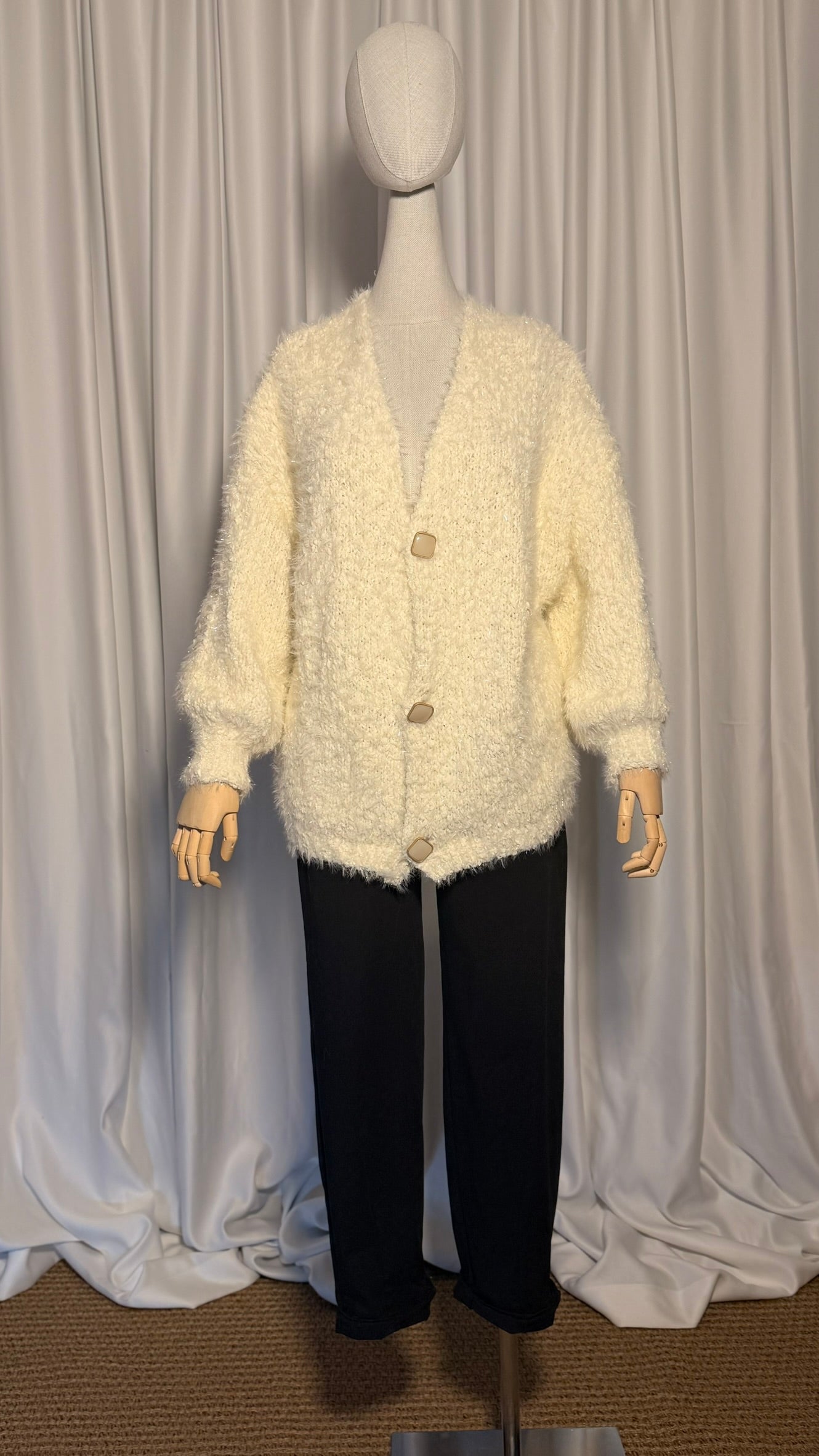 Krem Tüylü Oversize Hırka