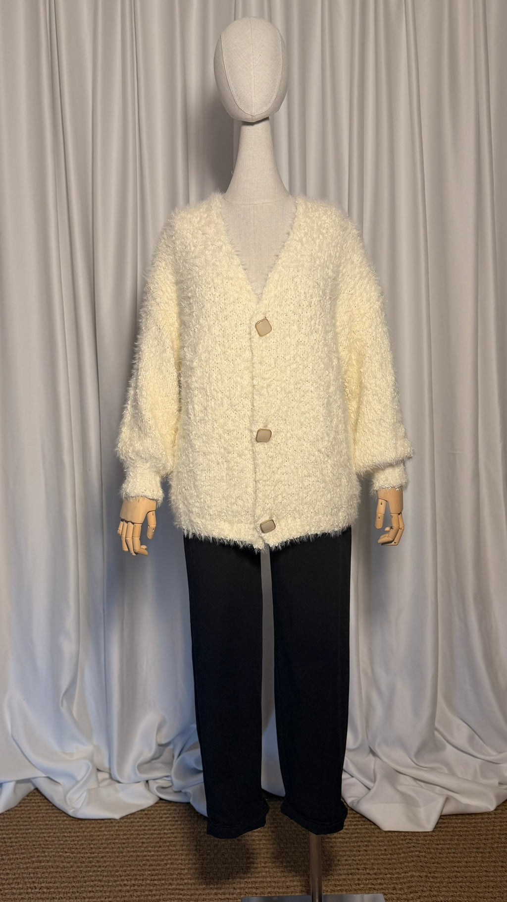 Krem Tüylü Oversize Hırka