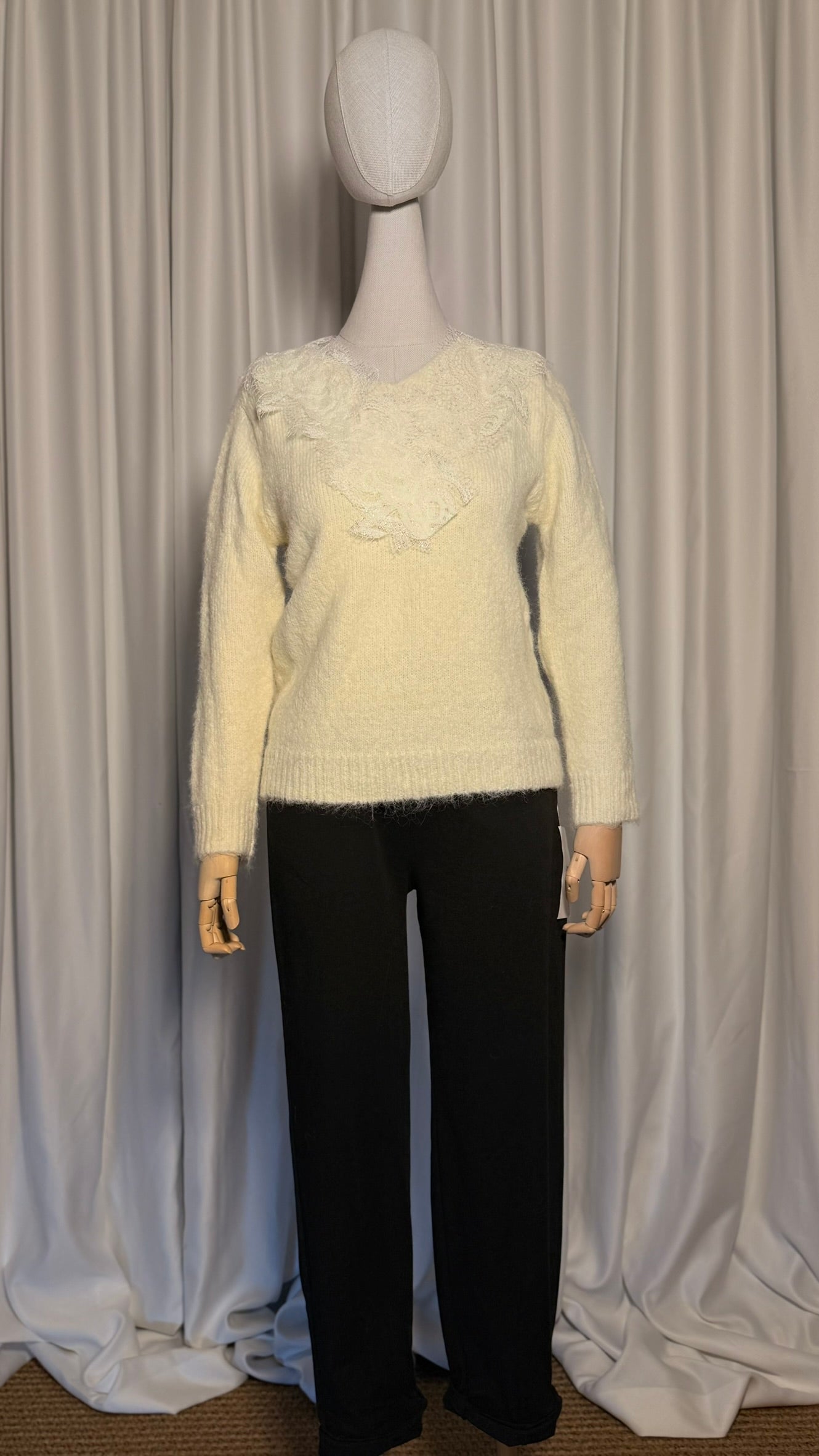 Krem Dantel Yaka Detaylı Triko Kazak