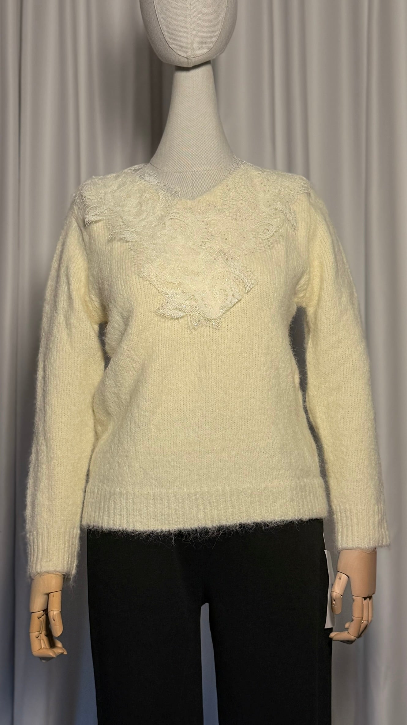 Krem Dantel Yaka Detaylı Triko Kazak