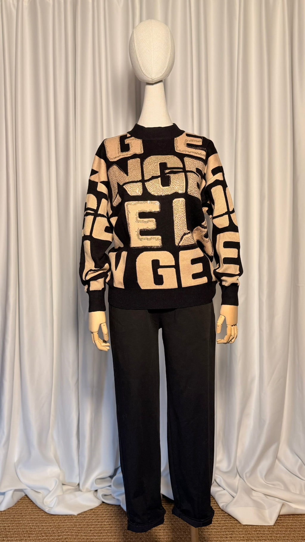 Siyah-Bej Logolu Triko Kazak