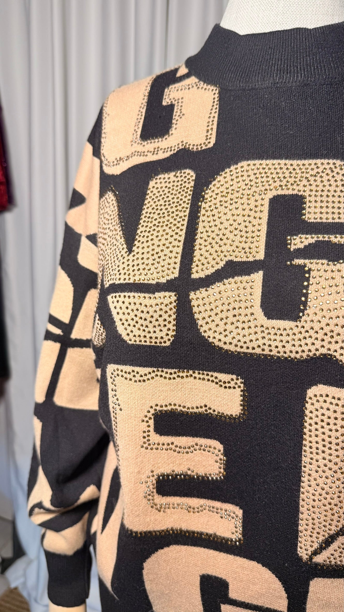 Siyah-Bej Logolu Triko Kazak