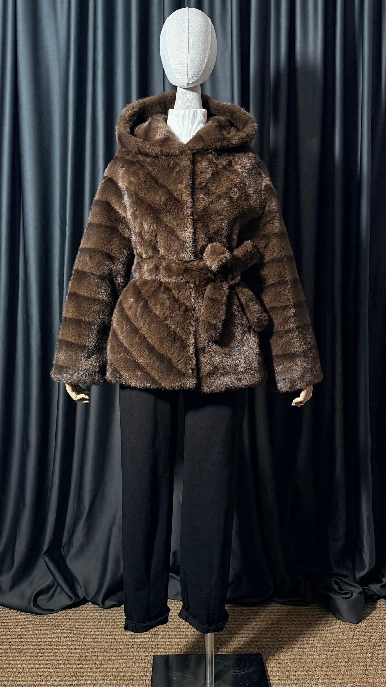 Çikolata Kahve Kapüşonlu Kürk Kaban