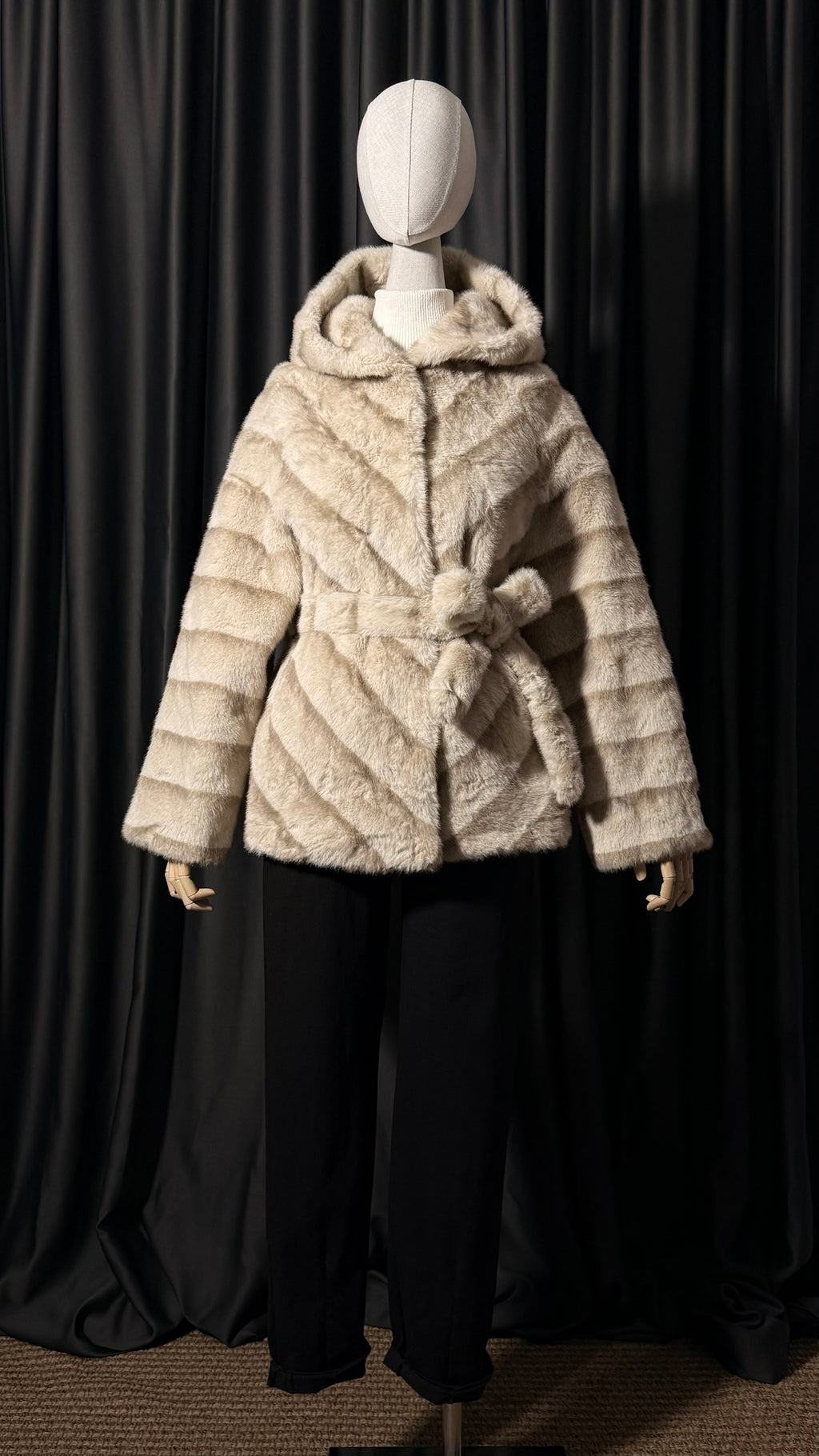 Krem Kapüşonlu Kürk Kaban