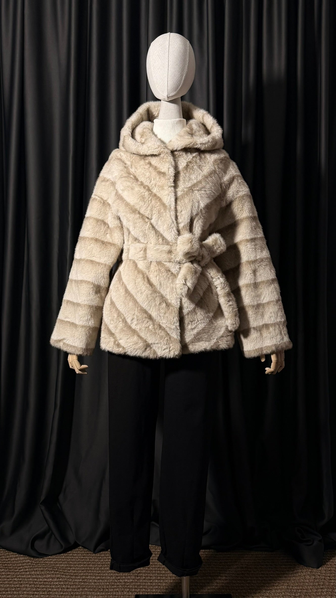 Krem Kapüşonlu Kürk Kaban