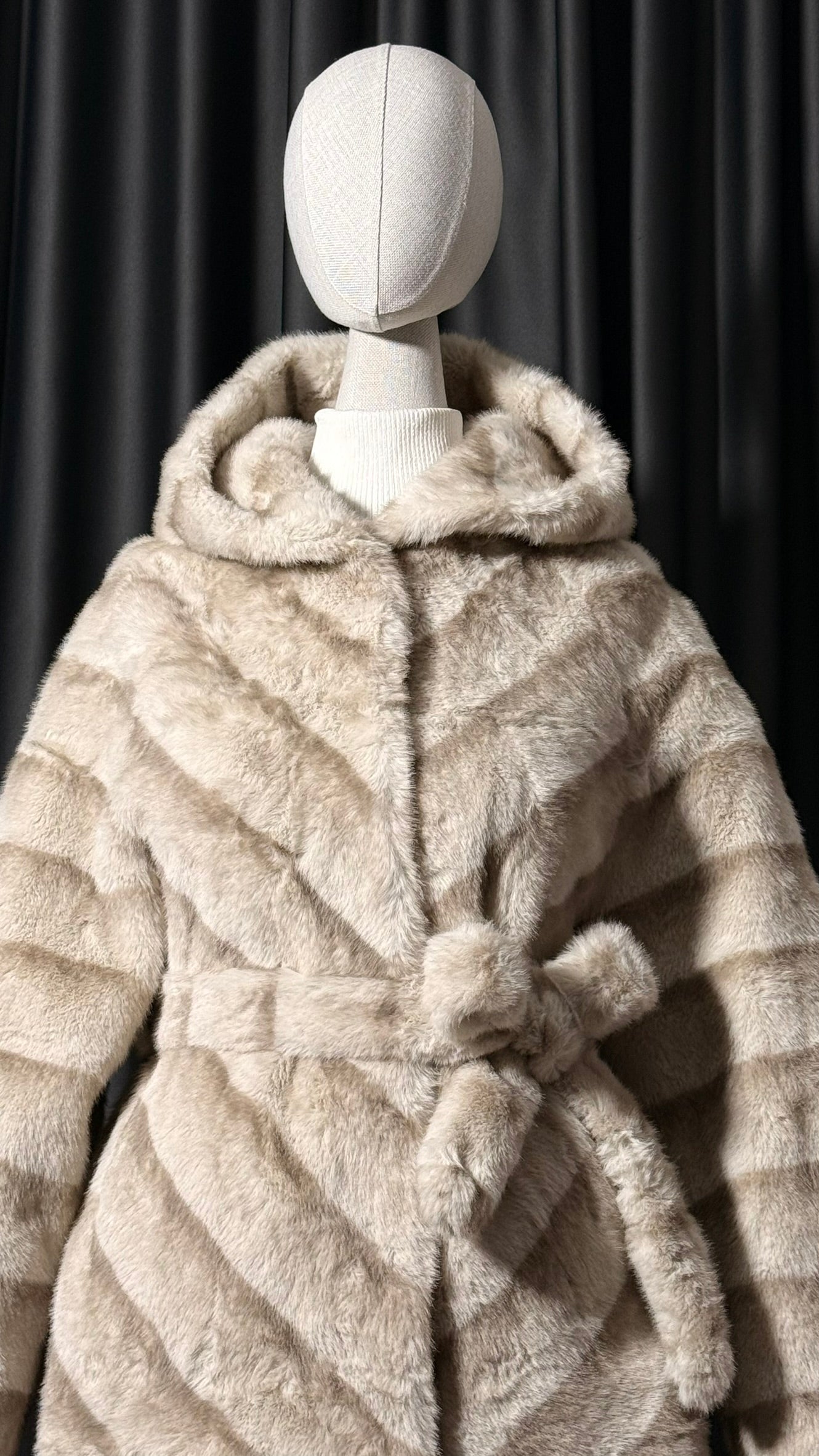 Krem Kapüşonlu Kürk Kaban