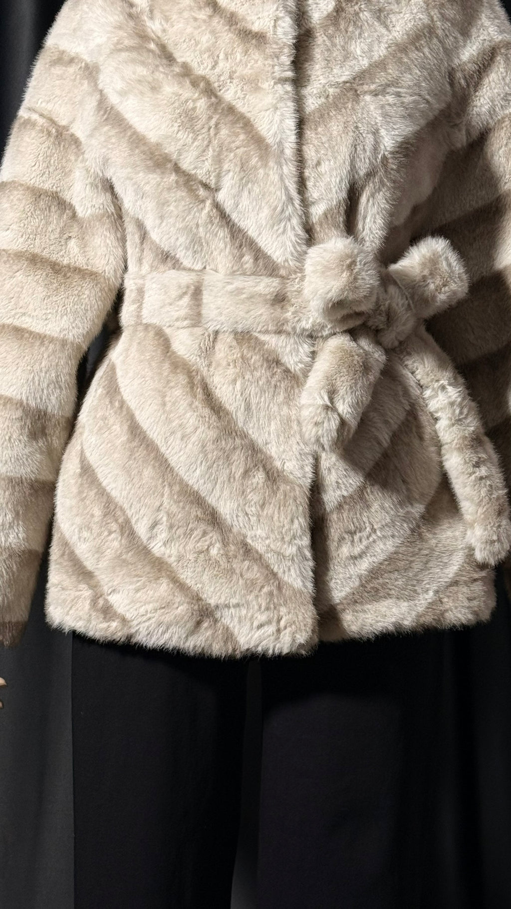 Krem Kapüşonlu Kürk Kaban